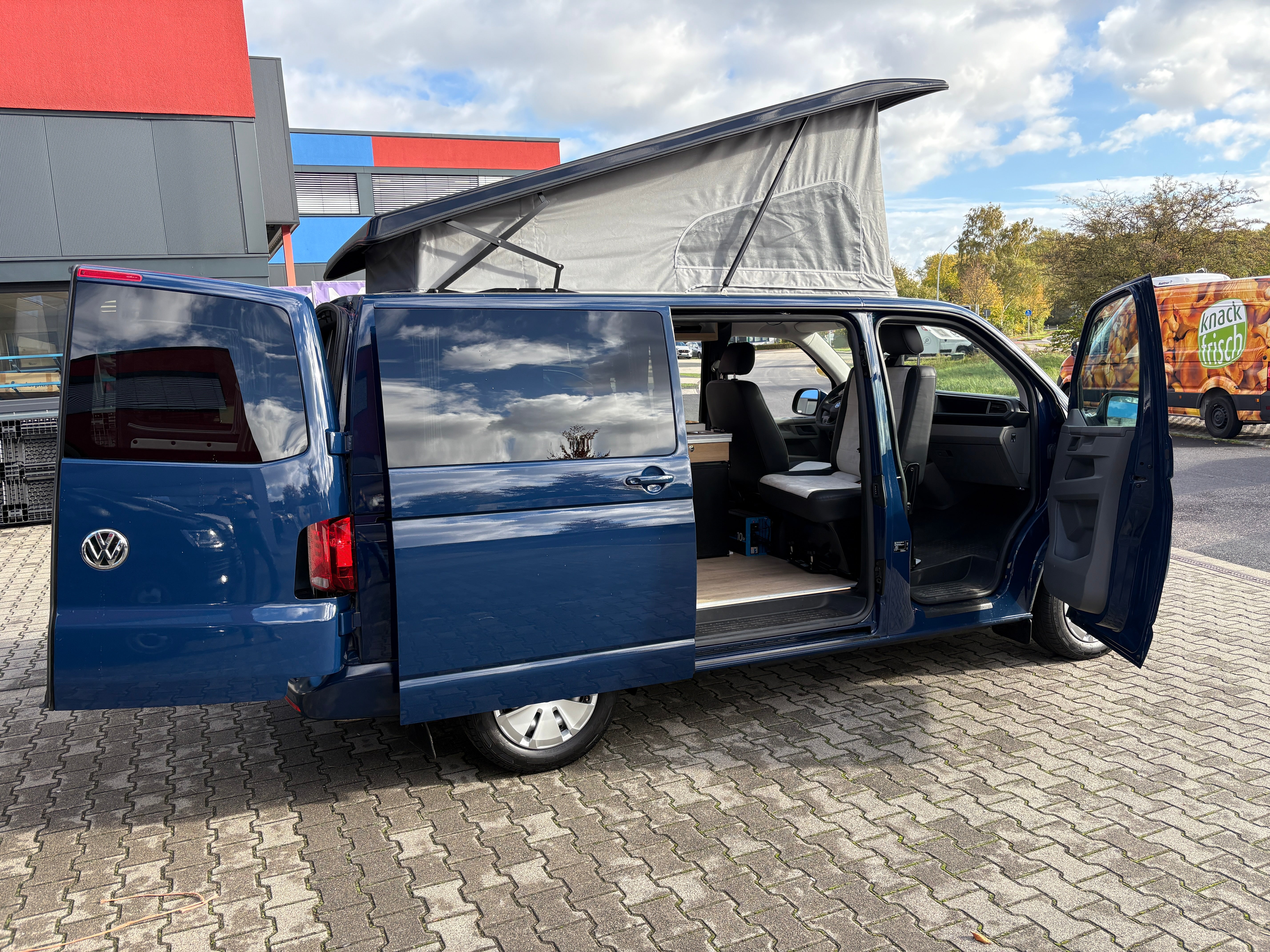 Volkswagen T6.1 Camper 2.0 TDI 110PS unfallfrei | Wohnmobil mit Hubdach Schlafdach, PDC, Navi, Rückfahrkamera | Campervan Umbau 5 Sitzer