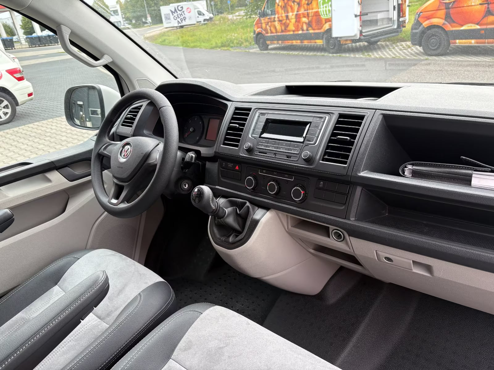 Volkswagen T6 Camper 2.0 TDI 150PS Schaltgetriebe unfallfrei | Wohnmobil mit Hubdach Schlafdach, Rückfahrkamera mit PDC | Campervan Umbau 5 Sitzer | VW Bulli