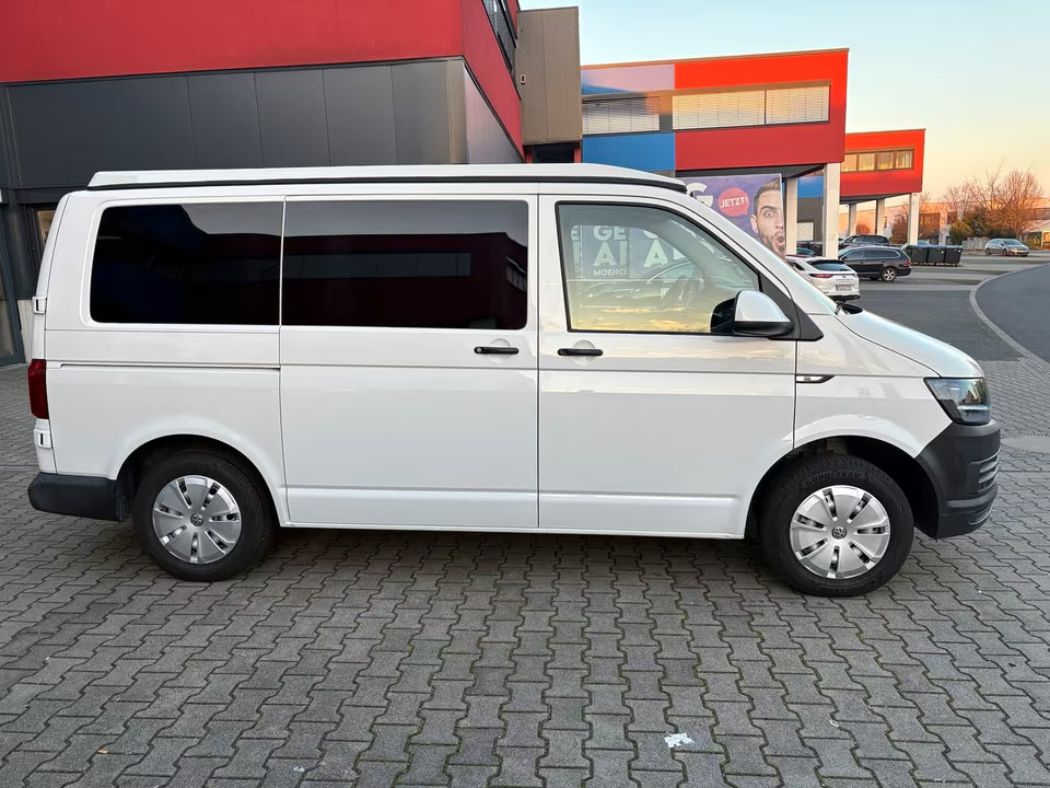 Volkswagen T6 Camper 2.0 TDI 114PS unfallfrei | Wohnmobil mit Hubdach Schlafdach, PDC, Anhängerkupplung, Rückfahrkamera | Campervan Umbau 5 Sitzer VW