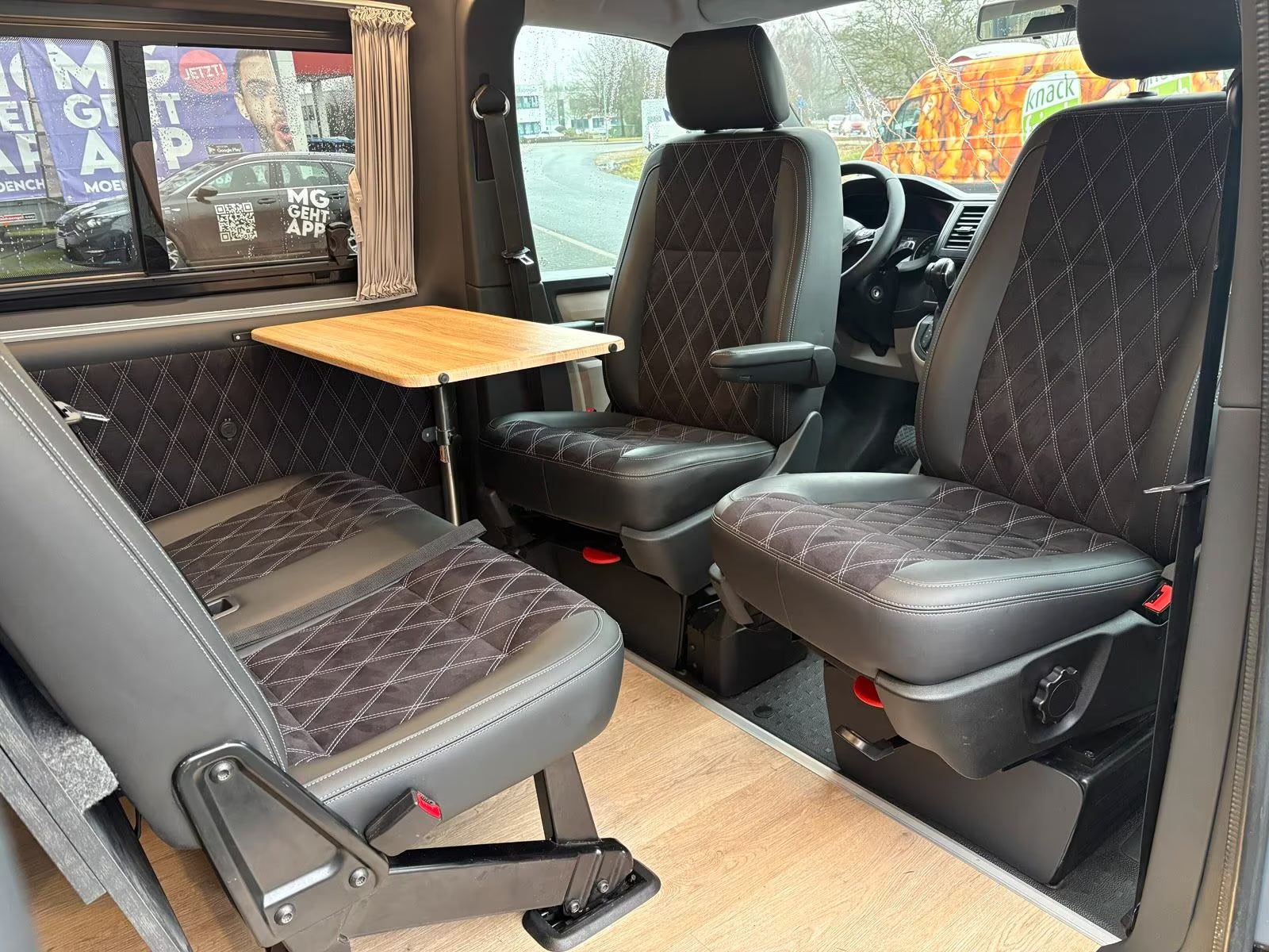 Volkswagen T6 Camper mit WC 2.0 TDI, 150 PS, DSG | VW Bulli Wohmobil Campervan | KM-Stand: 120.000 km, EZ: 04.2017, Grau