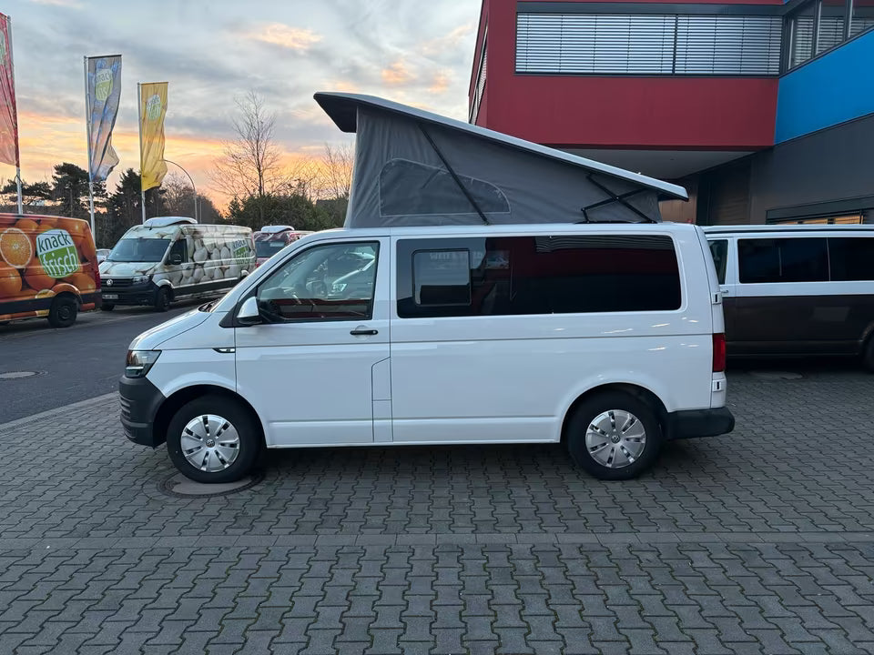 Volkswagen T6 Camper 2.0 TDI 114PS unfallfrei | Wohnmobil mit Hubdach Schlafdach, PDC, Anhängerkupplung, Rückfahrkamera | Campervan Umbau 5 Sitzer VW