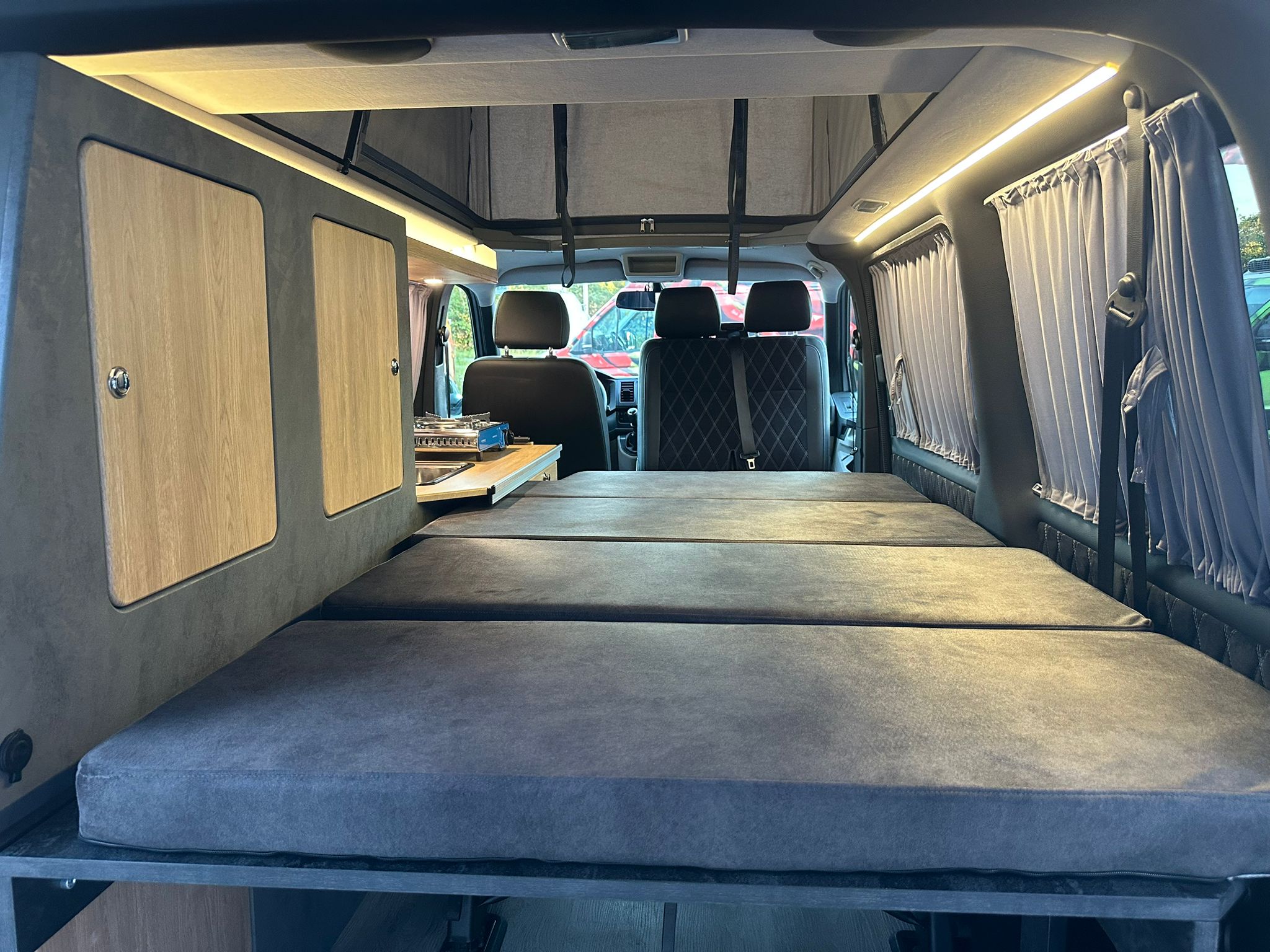 Volkswagen T6 Camper 2.0 TDI 102PS unfallfrei | Wohnmobil mit Hubdach Schlafdach, PDC, Navi, Rückfahrkamera | Campervan Umbau 5 Sitzer | VW