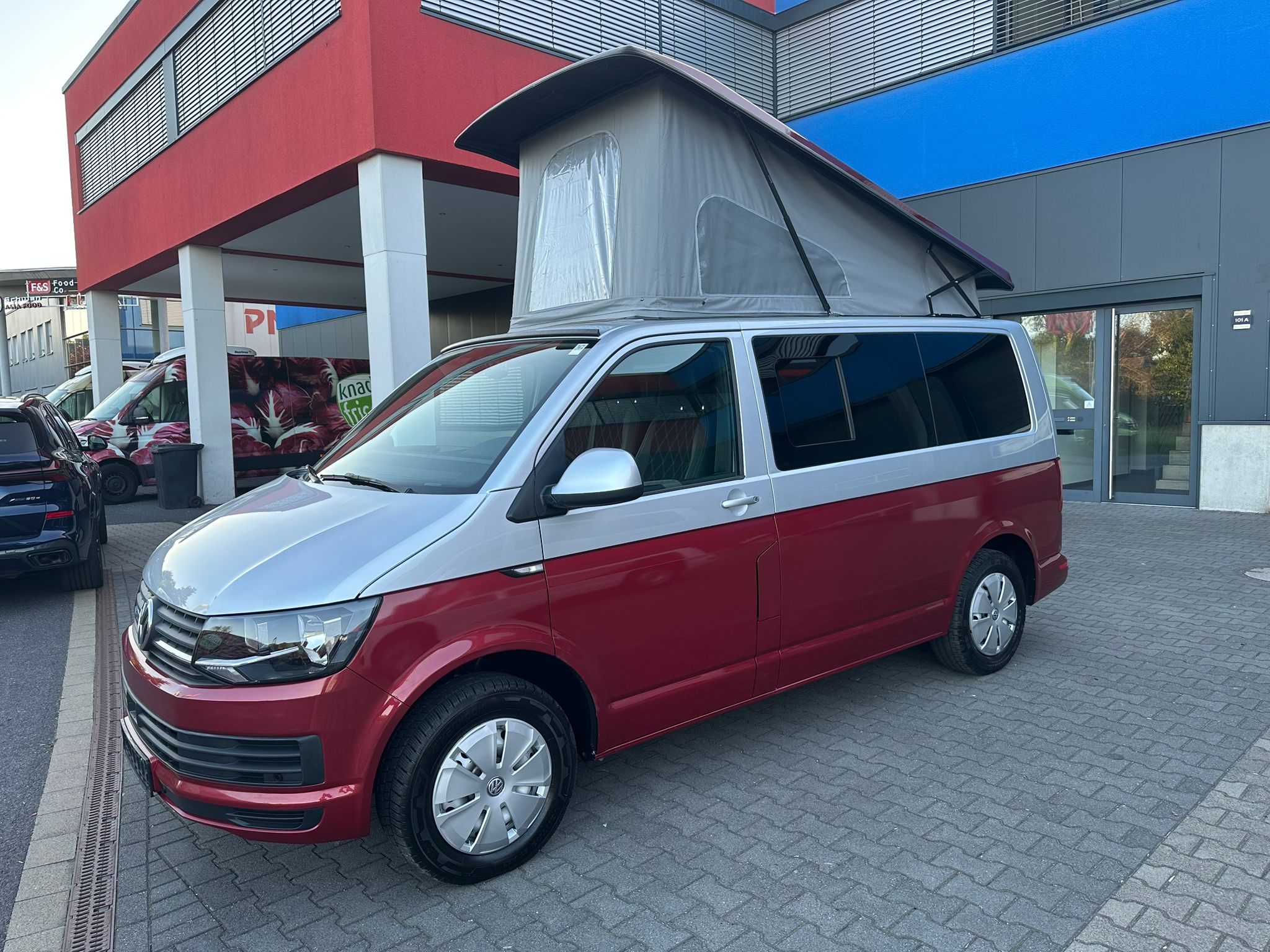 Volkswagen T6 Camper 2.0 TDI 102PS unfallfrei | Wohnmobil mit Hubdach Schlafdach, PDC, Navi, Rückfahrkamera | Campervan Umbau 5 Sitzer | VW
