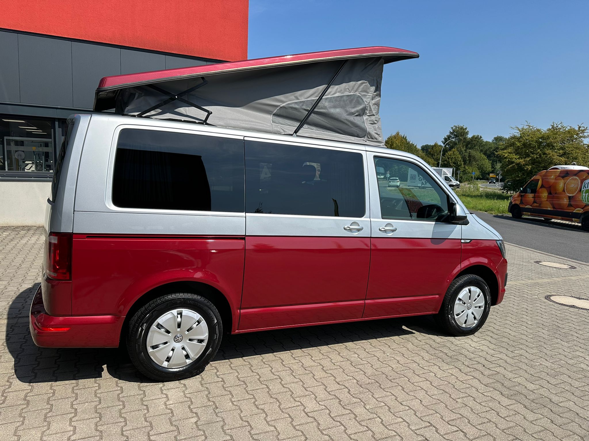 Volkswagen T6 Camper 2.0 TDI 102PS unfallfrei | Wohnmobil mit Hubdach Schlafdach, PDC, Navi, Rückfahrkamera | Campervan Umbau 5 Sitzer | VW