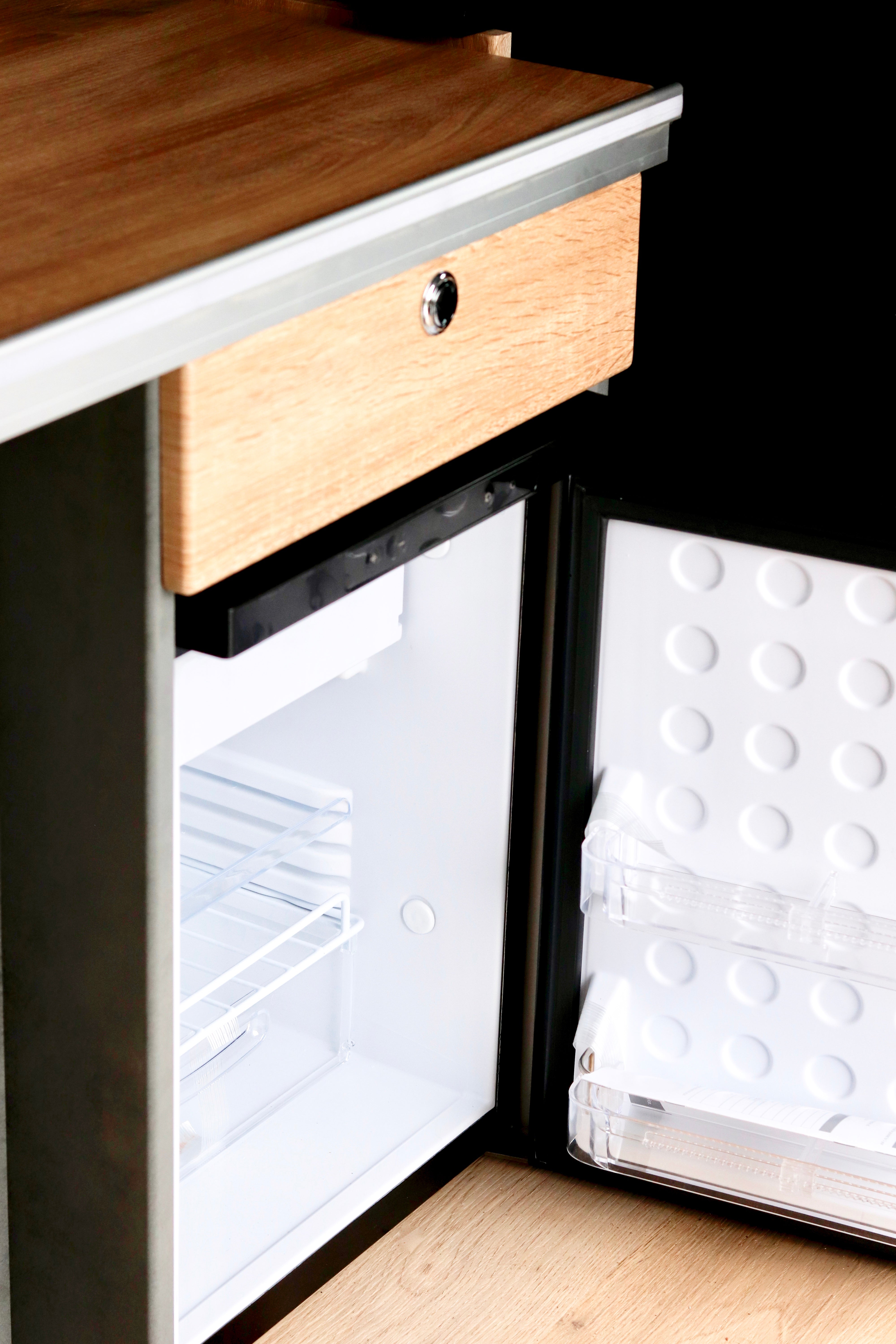 Volkswagen T6.1 Camper 2.0 TDI 150PS unfallfrei | Wohnmobil mit Hubdach Schlafdach, PDC, Anhängerkupplung, Rückfahrkamera | Campervan Umbau 5 Sitzer VW