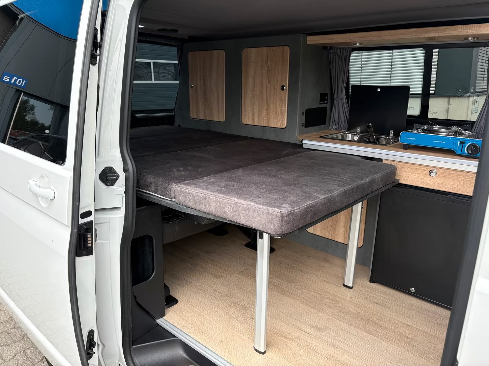 Volkswagen T6.1 Camper 2.0 TDI 150PS unfallfrei | Wohnmobil mit Hubdach Schlafdach, PDC, Rückfahrkamera | Campervan Umbau 5 Sitzer | VW