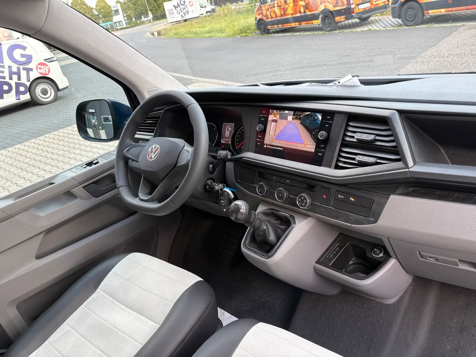 Volkswagen T6.1 Camper 2.0 TDI 110PS unfallfrei | Wohnmobil mit Hubdach Schlafdach, PDC, Navi, Rückfahrkamera | Campervan Umbau 5 Sitzer
