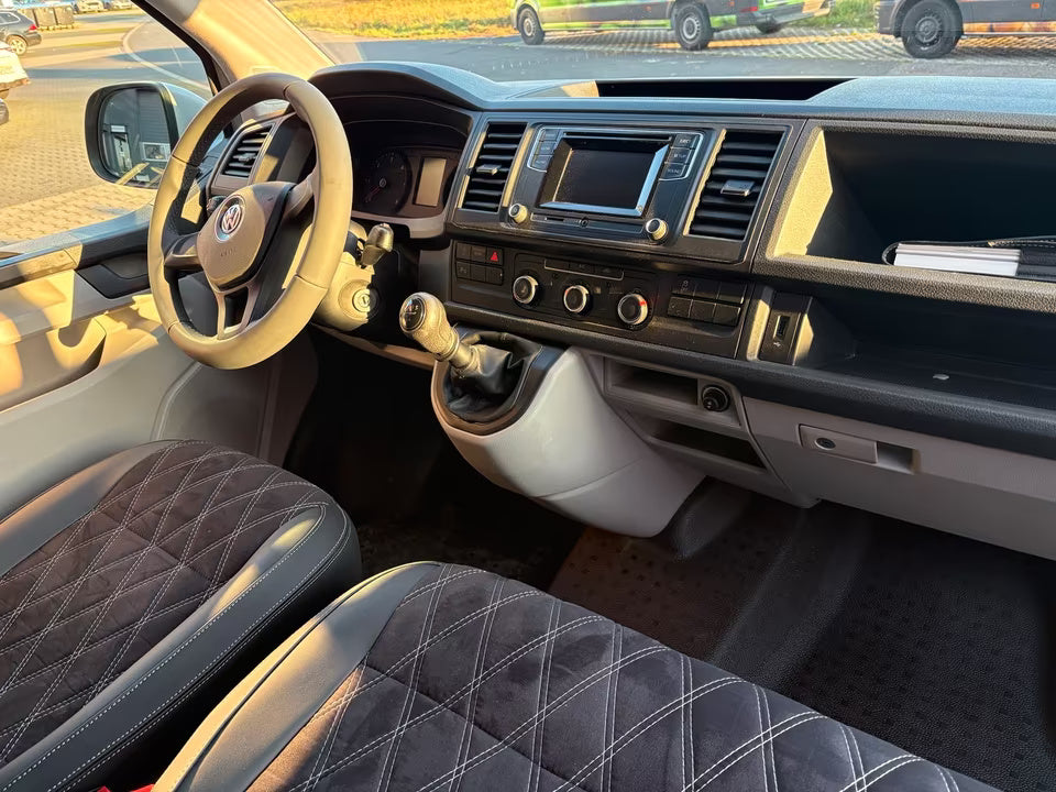 Volkswagen T6 Camper 2.0 TDI 114PS unfallfrei | Wohnmobil mit Hubdach Schlafdach, PDC, Anhängerkupplung, Rückfahrkamera | Campervan Umbau 5 Sitzer VW