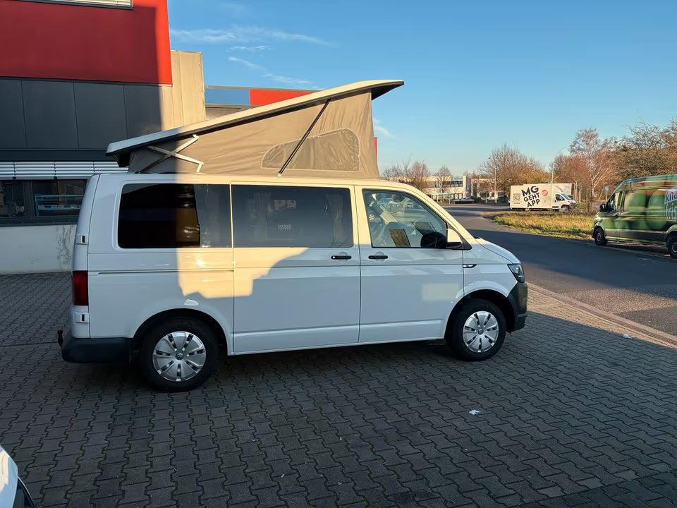 Volkswagen T6 Camper 2.0 TDI 114PS unfallfrei | Wohnmobil mit Hubdach Schlafdach, PDC, Anhängerkupplung, Rückfahrkamera | Campervan Umbau 5 Sitzer VW