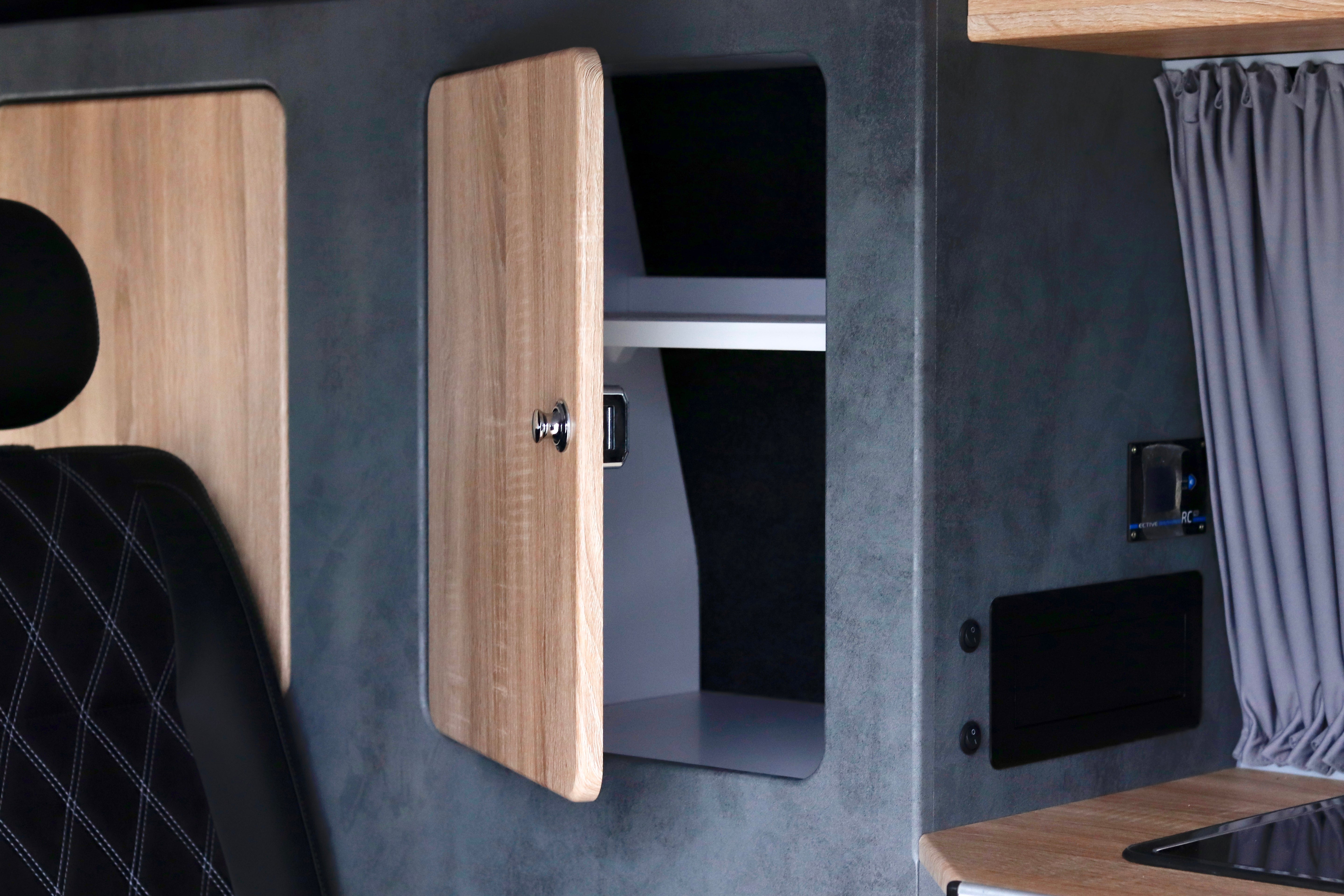 Volkswagen T6.1 Camper 2.0 TDI 150PS unfallfrei | Wohnmobil mit Hubdach Schlafdach, PDC, Anhängerkupplung, Rückfahrkamera | Campervan Umbau 5 Sitzer VW