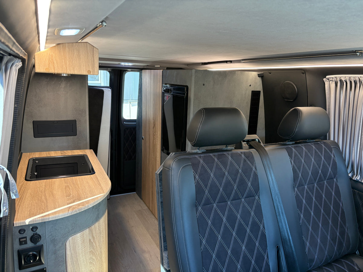 Volkswagen T6.1 Camper mit Aufstelldach & integriertem WC mit Kassettentoilette, 2.0 TDI, 150 PS / 110KW, Schalter - 6 Gang | VW Bulli Wohnmobil Campervan Kastenwagen