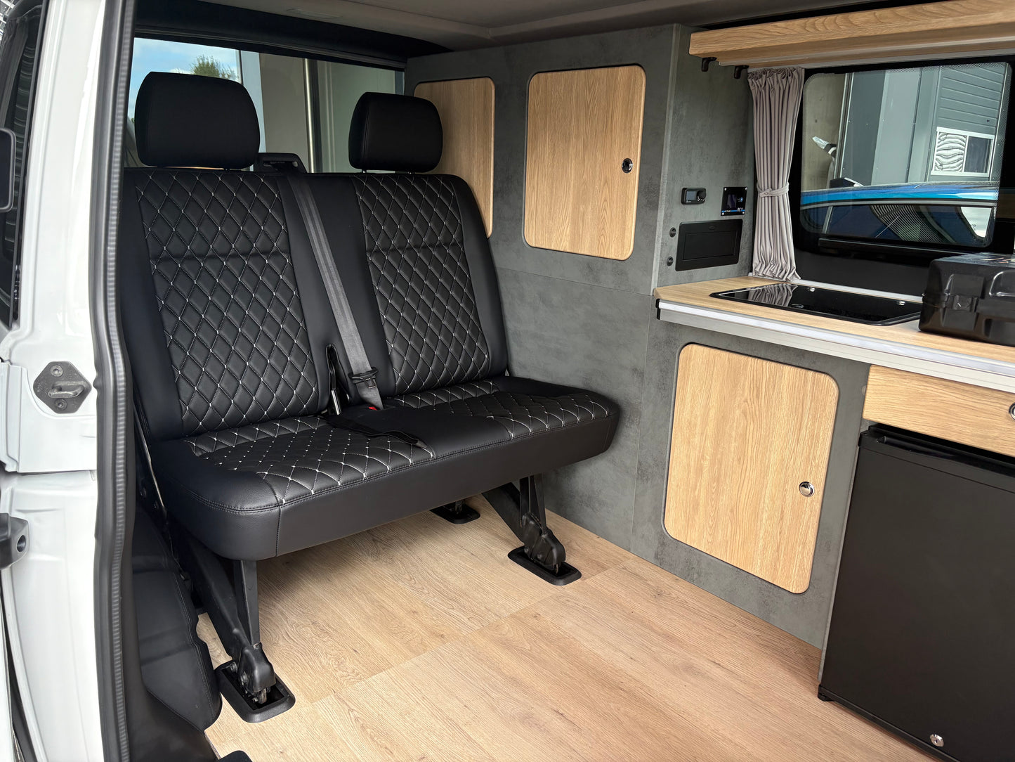 Volkswagen T6.1 Camper 2.0 TDI 150PS unfallfrei| mit Markise | Wohnmobil mit Hubdach Schlafdach, PDC, Navi, Rückfahrkamera | Campervan Umbau 5 Sitzer