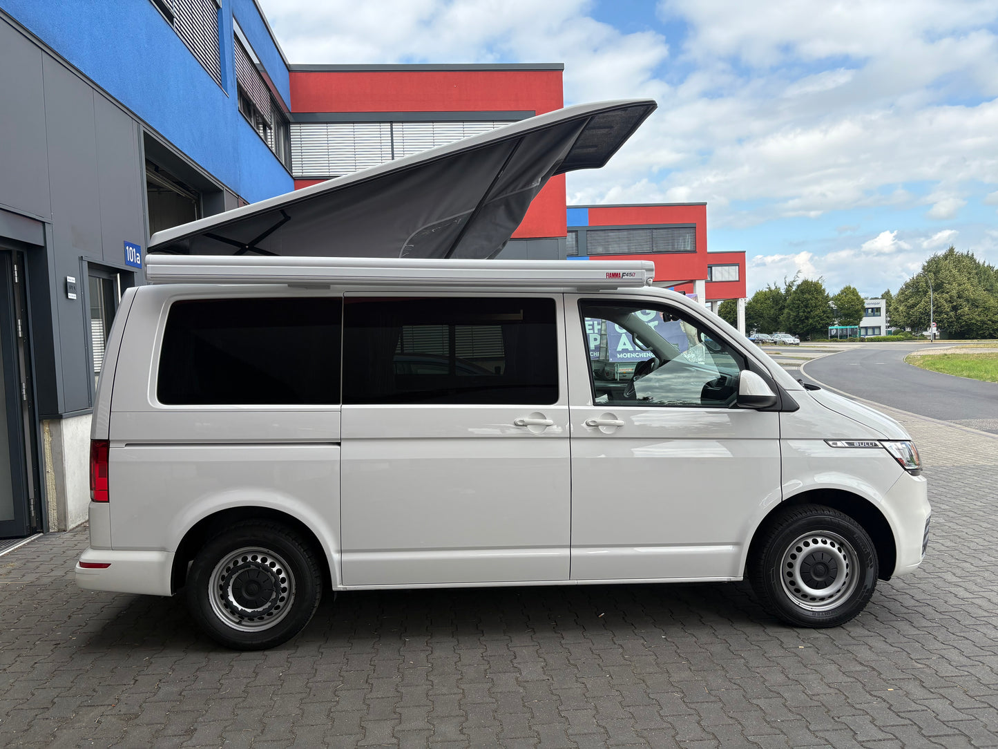Volkswagen T6.1 Camper 2.0 TDI 150PS unfallfrei| mit Markise | Wohnmobil mit Hubdach Schlafdach, PDC, Navi, Rückfahrkamera | Campervan Umbau 5 Sitzer