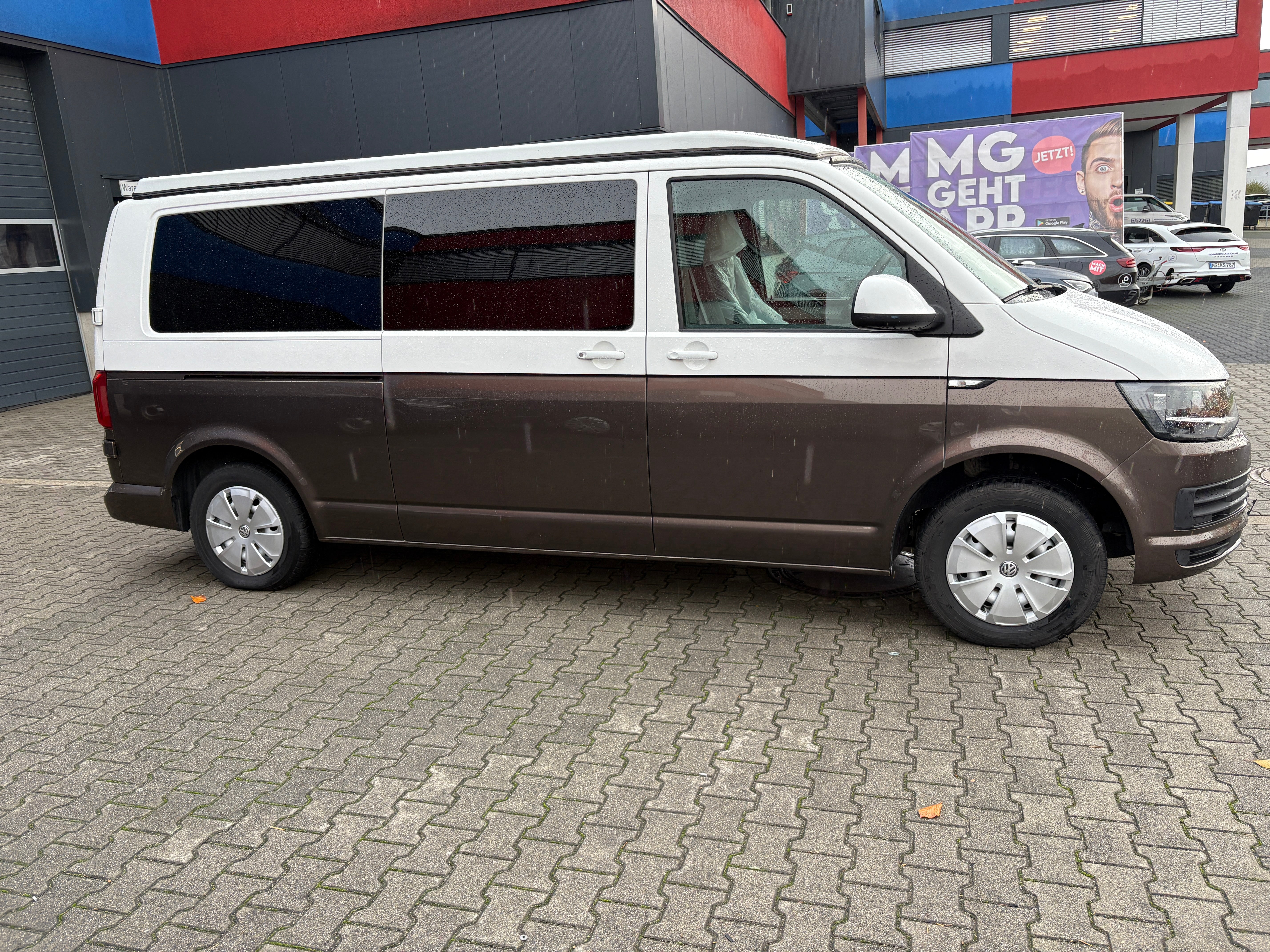 T6 Camper mit Toilette 2.0 TDI 102PS unfallfrei | Wohnmobil mit Hubdach Schlafdach, Zweifarbig, PDC, Rückfahrkamera | Campervan Umbau 5 Sitzer