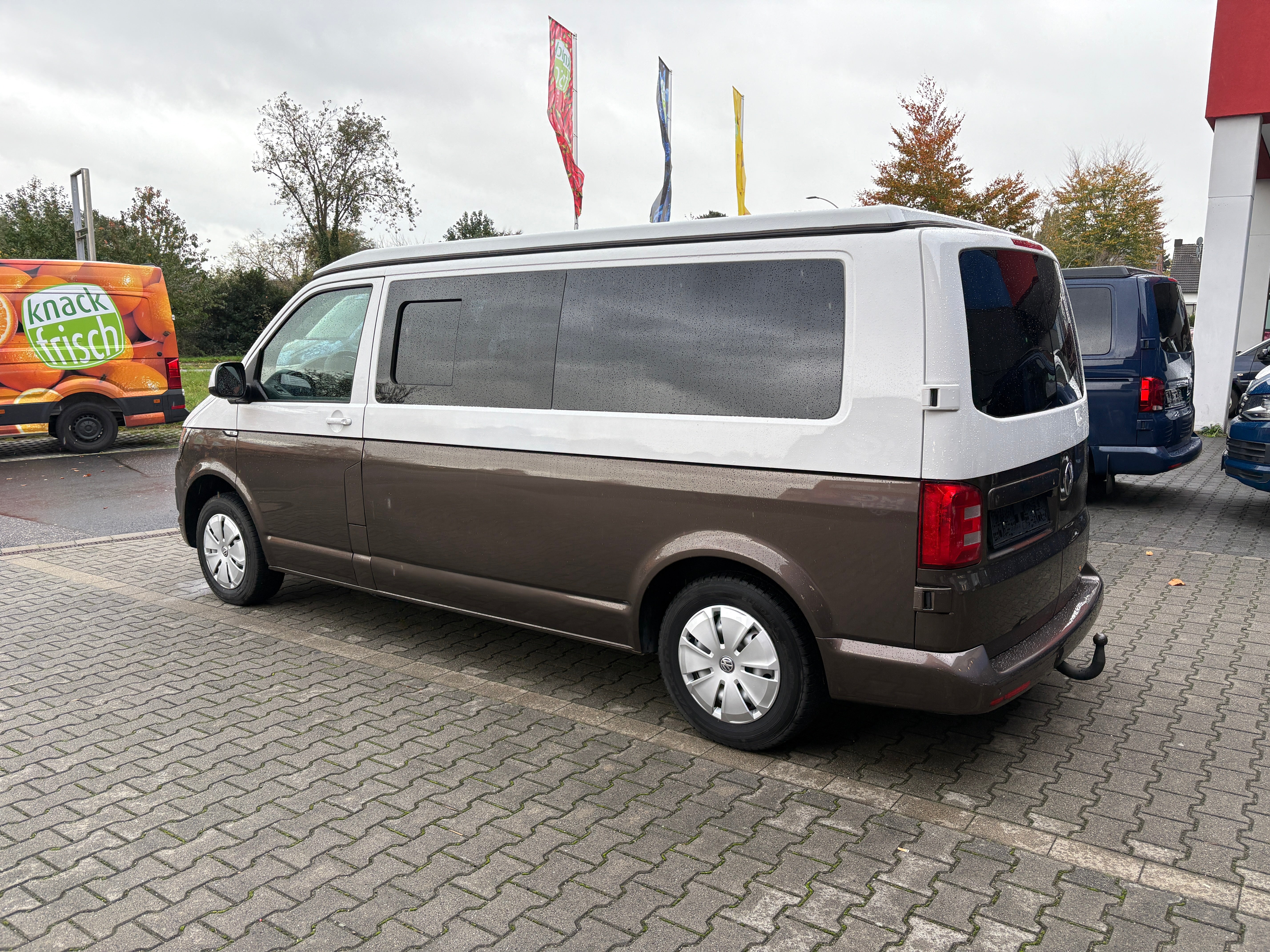 T6 Camper mit Toilette 2.0 TDI 102PS unfallfrei | Wohnmobil mit Hubdach Schlafdach, Zweifarbig, PDC, Rückfahrkamera | Campervan Umbau 5 Sitzer