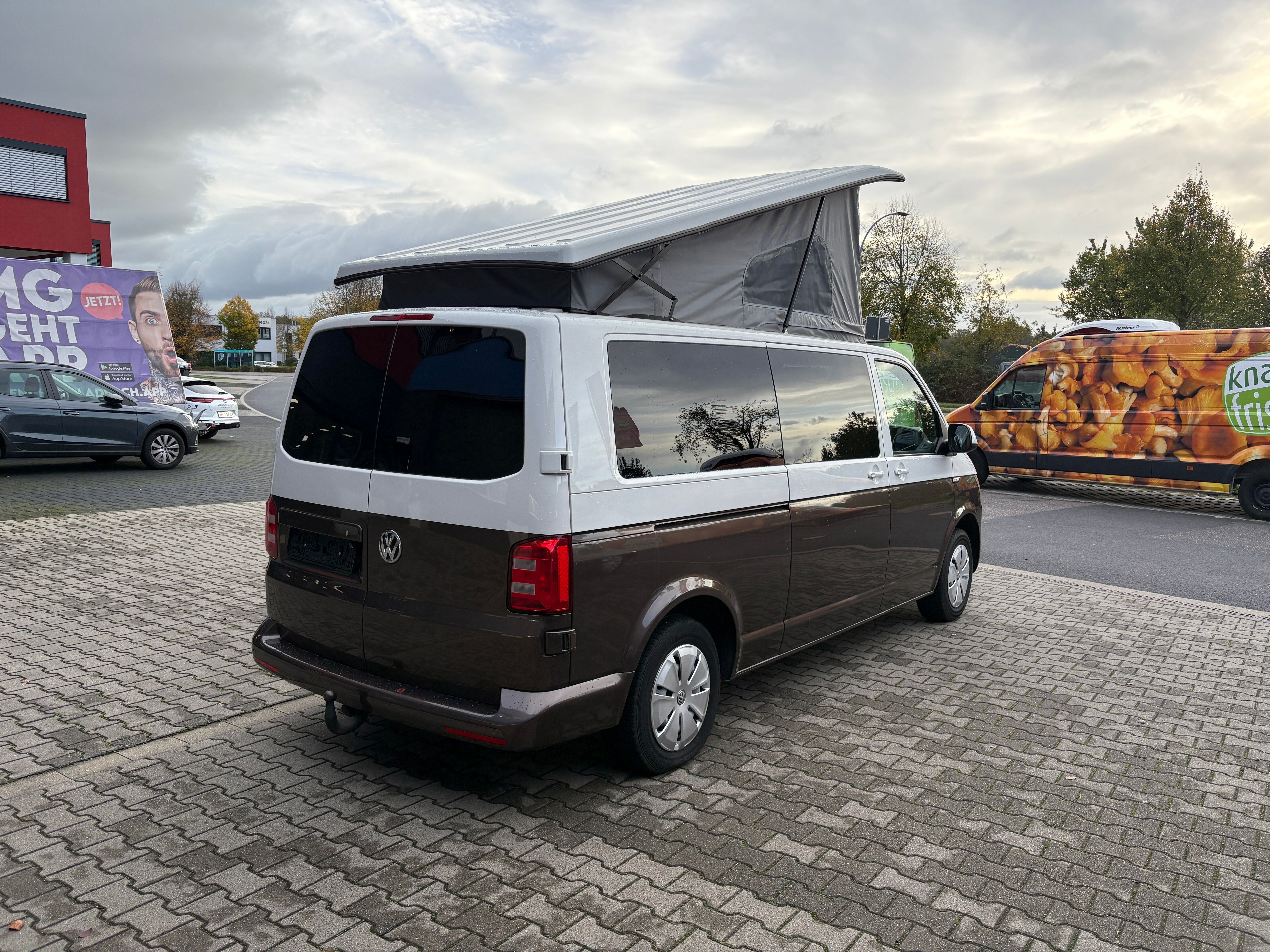 T6 Camper mit Toilette 2.0 TDI 102PS unfallfrei | Wohnmobil mit Hubdach Schlafdach, Zweifarbig, PDC, Rückfahrkamera | Campervan Umbau 5 Sitzer