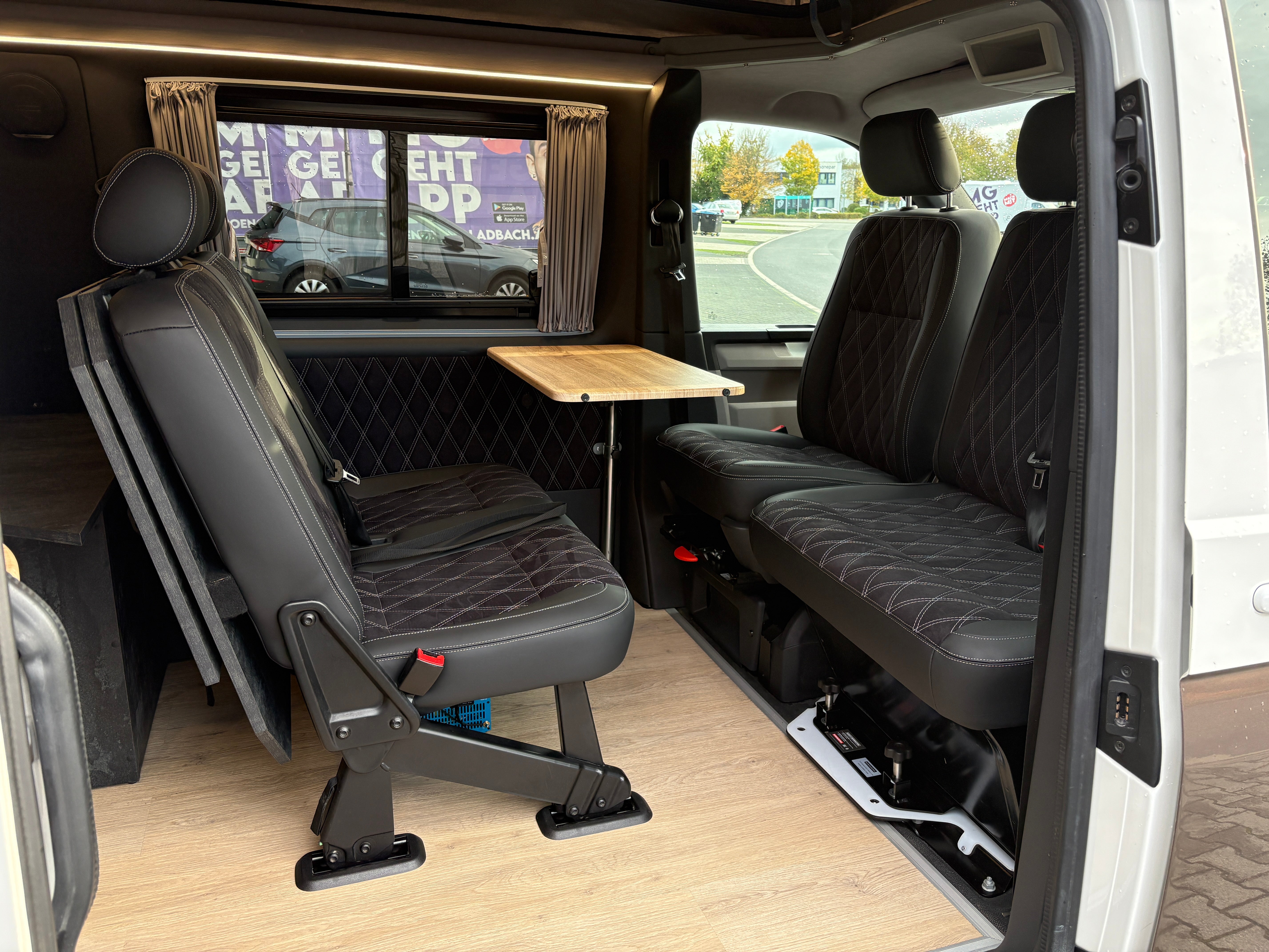 T6 Camper mit Toilette 2.0 TDI 102PS unfallfrei | Wohnmobil mit Hubdach Schlafdach, Zweifarbig, PDC, Rückfahrkamera | Campervan Umbau 5 Sitzer