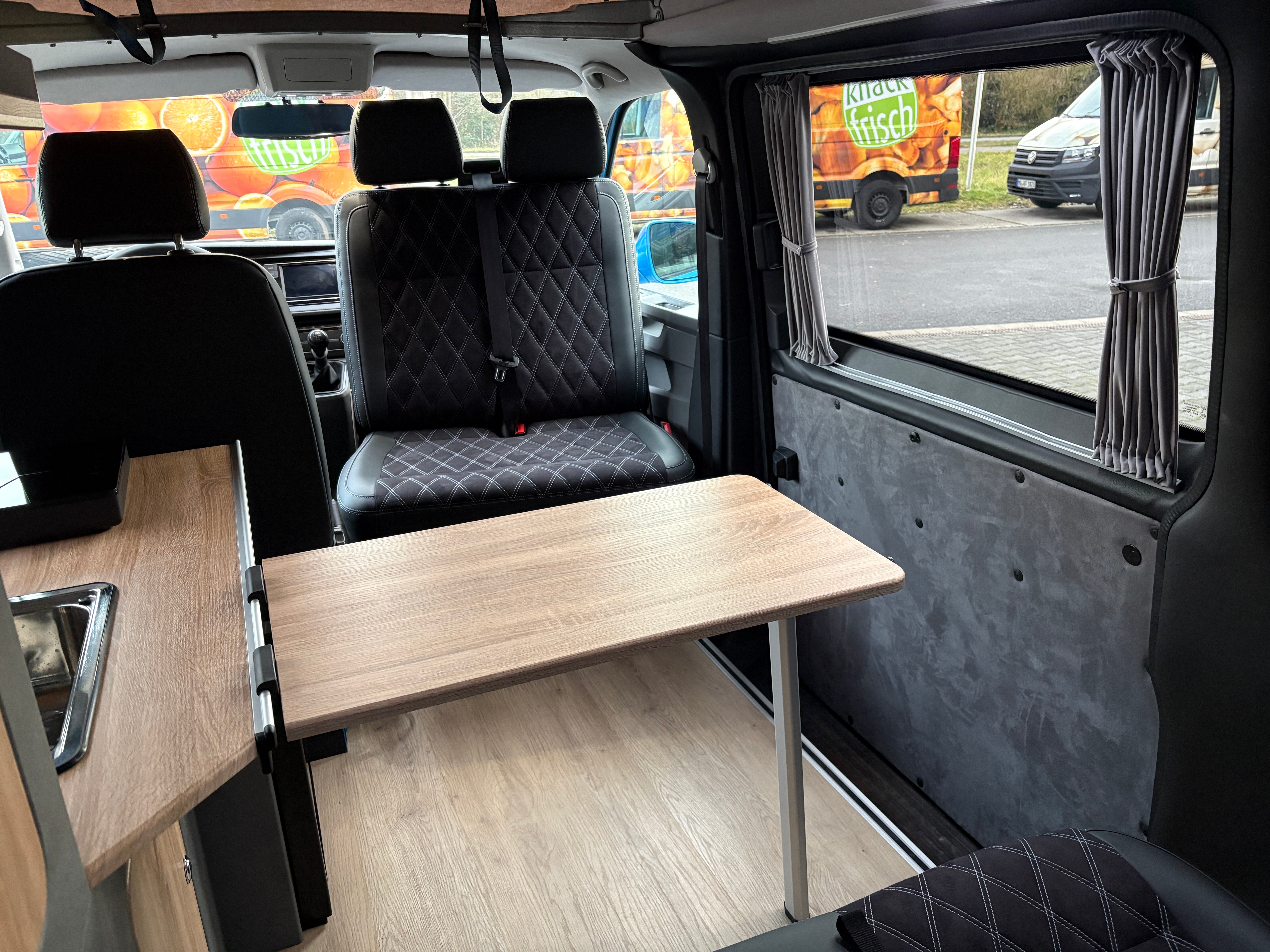 Volkswagen T6.1 Camper mit Schlafdach 2.0 TDI, 110 PS | VW Bulli Wohmobil Campervan | KM-Stand: 117.000 km, EZ: 07.2020, Hellblau | PDC, Anhängerkupplung, Rückfahrkamera | 5 Sitzer