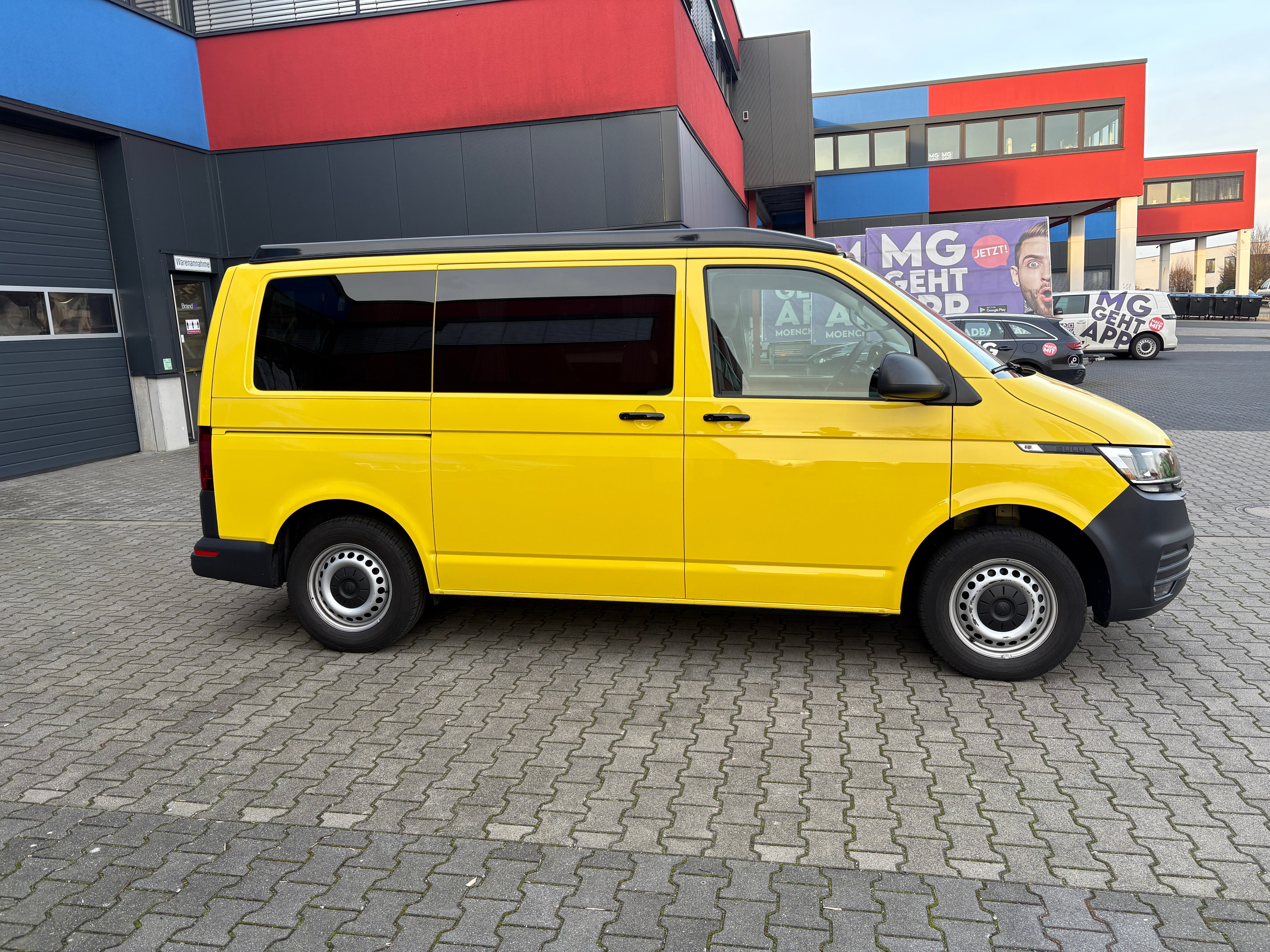 Volkswagen T6.1 Camper 2.0 TDI 150PS 6-Gang unfallfrei | Wohnmobil mit Hubdach Schlafdach, PDC, Anhängerkupplung, Rückfahrkamera | Campervan Umbau 4 Sitzer VW, Foto 6 | Weit & Wald Mönchengladbach