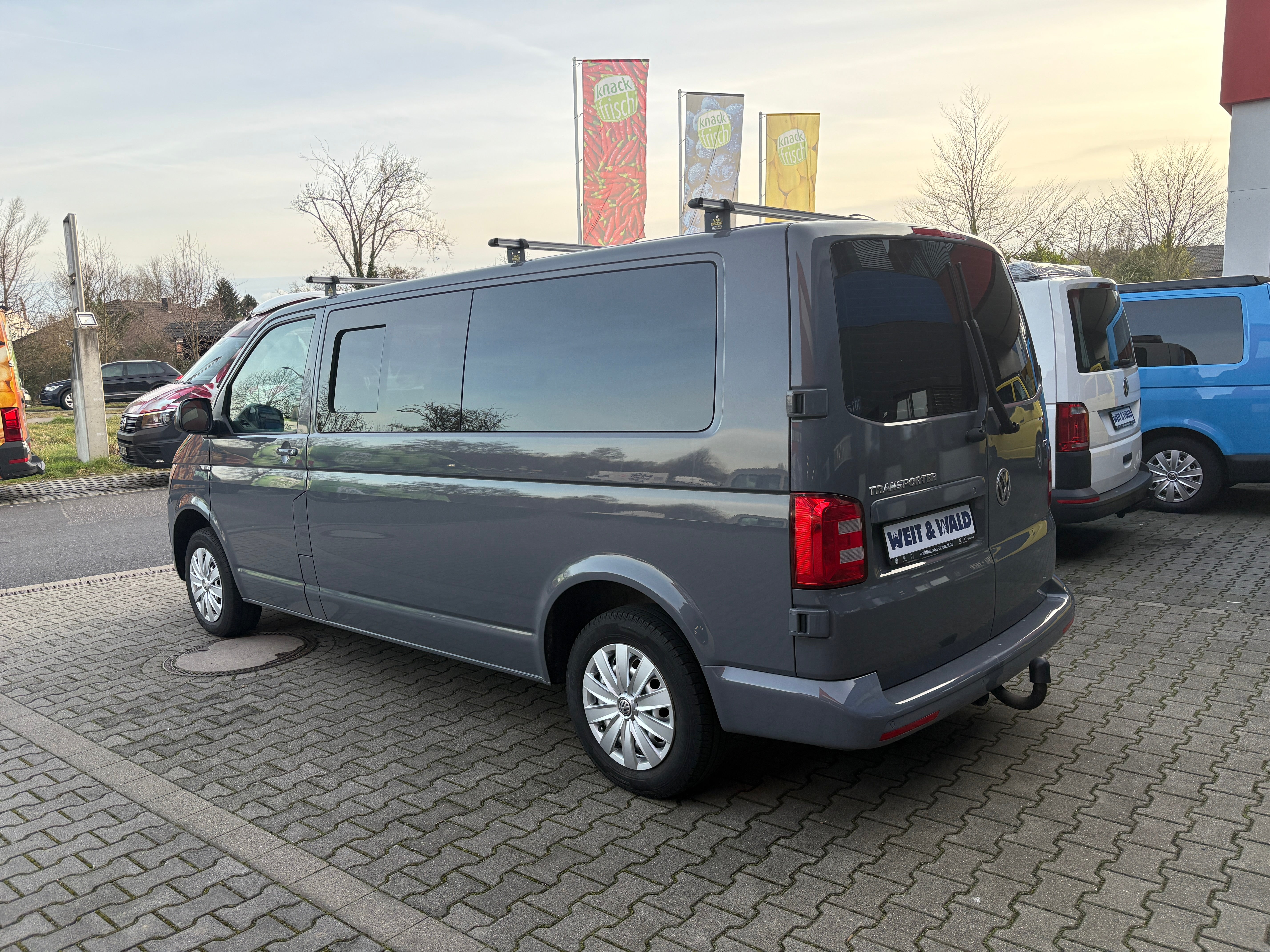 Volkswagen T6 Camper mit WC 2.0 TDI, 150 PS, DSG | VW Bulli Wohmobil Campervan | KM-Stand: 120.000 km, EZ: 04.2017, Grau