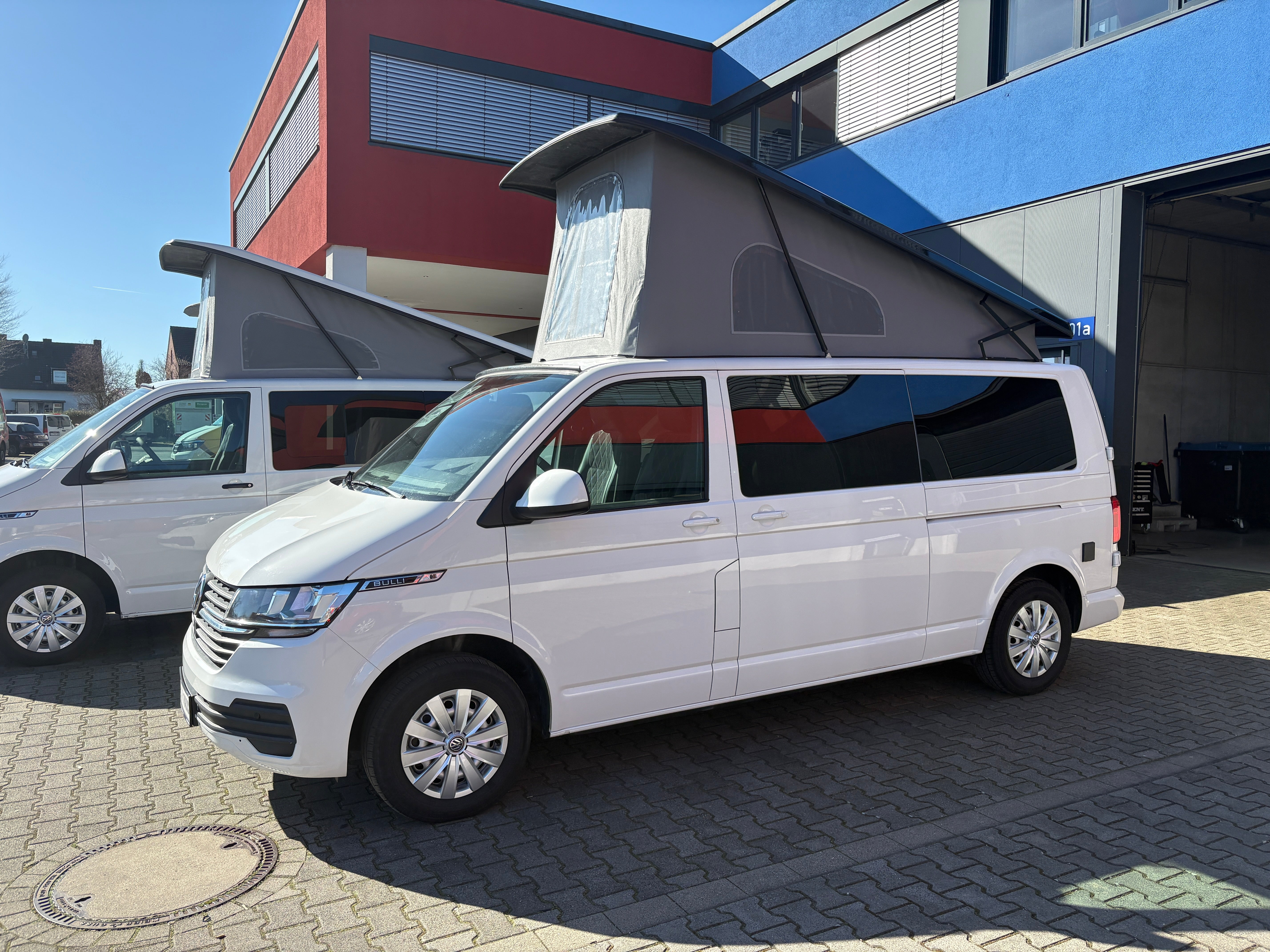 Volkswagen T6.1 Camper mit Schlafdach & WC, 2.0 TDI, 150 PS, Schalter - 6 Gang | VW Bulli Wohmobil Campervan im Umbau - Besichtigung möglich | KM-Stand: 130.000 km, EZ: 09.2021, Weiß
