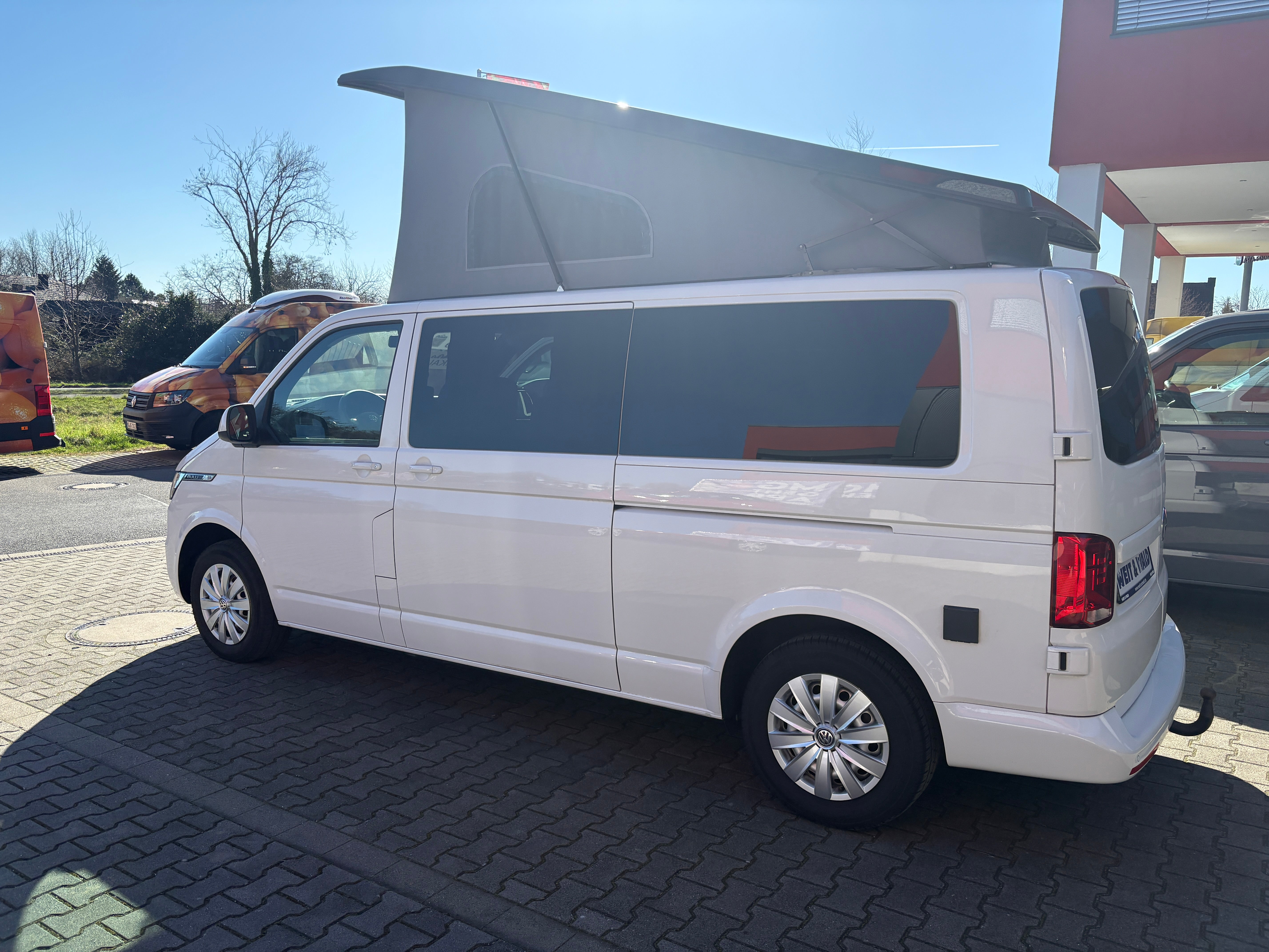 Volkswagen T6.1 Camper mit Schlafdach & WC, 2.0 TDI, 150 PS, Schalter - 6 Gang | VW Bulli Wohmobil Campervan im Umbau - Besichtigung möglich | KM-Stand: 130.000 km, EZ: 09.2021, Weiß