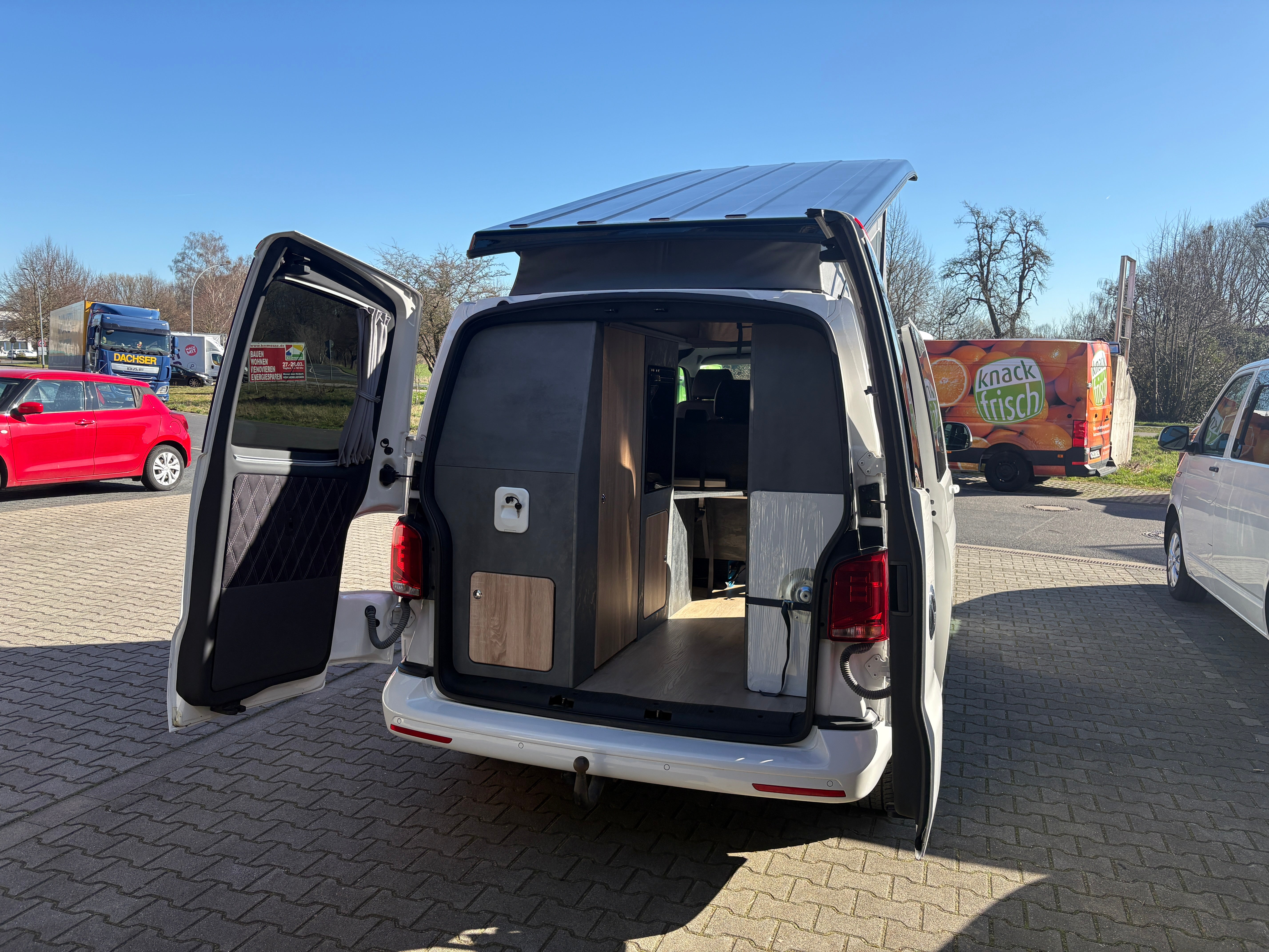 Volkswagen T6.1 Camper mit Schlafdach & WC, 2.0 TDI, 150 PS, Schalter - 6 Gang | VW Bulli Wohmobil Campervan im Umbau - Besichtigung möglich | KM-Stand: 130.000 km, EZ: 09.2021, Weiß