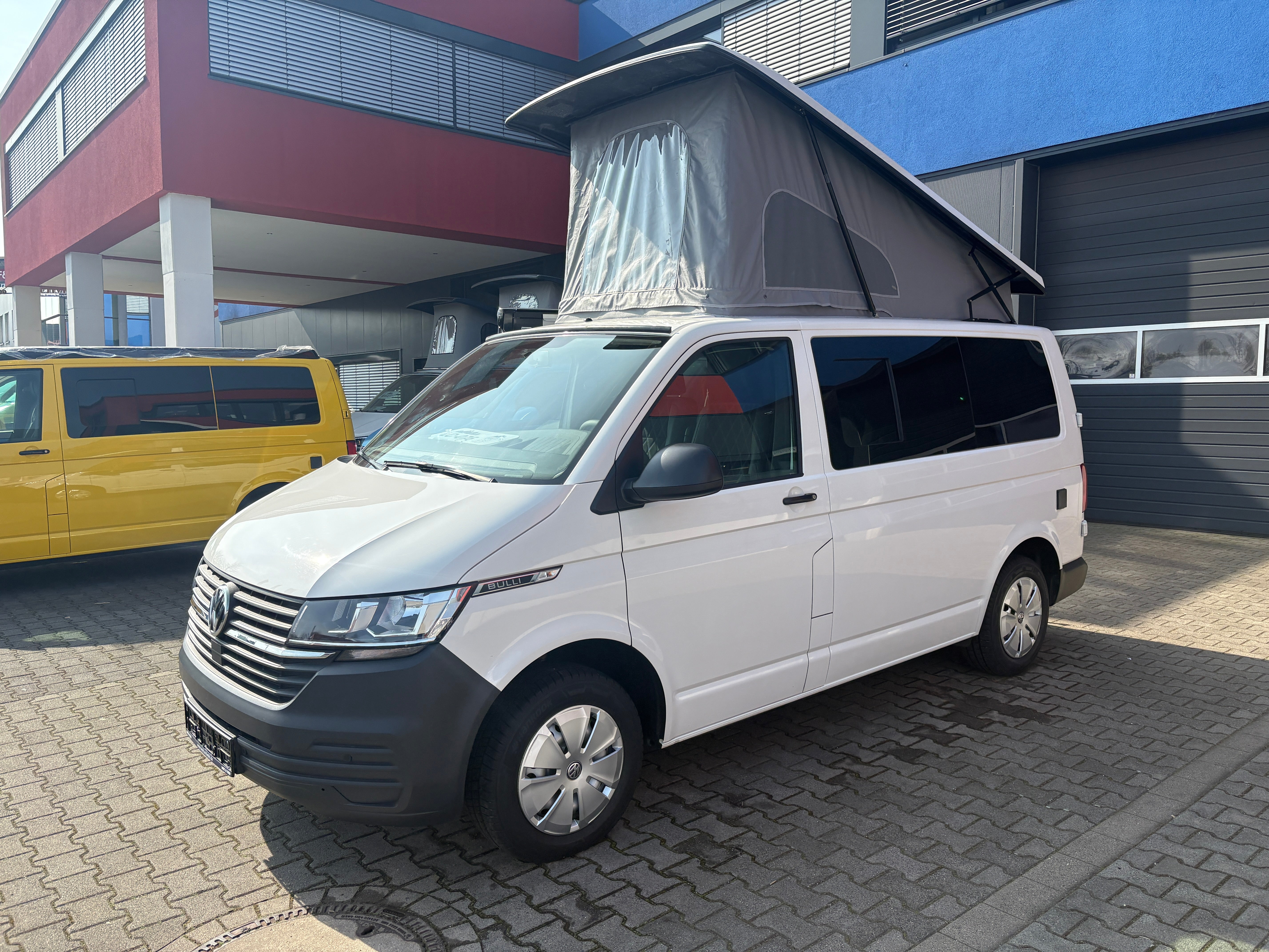 Volkswagen T6.1 Camper mit Schlafdach 2.0 TDI, 110 PS | VW Bulli Wohmobil Campervan | KM-Stand: 109.000 km, EZ: 11.2020, Weiß