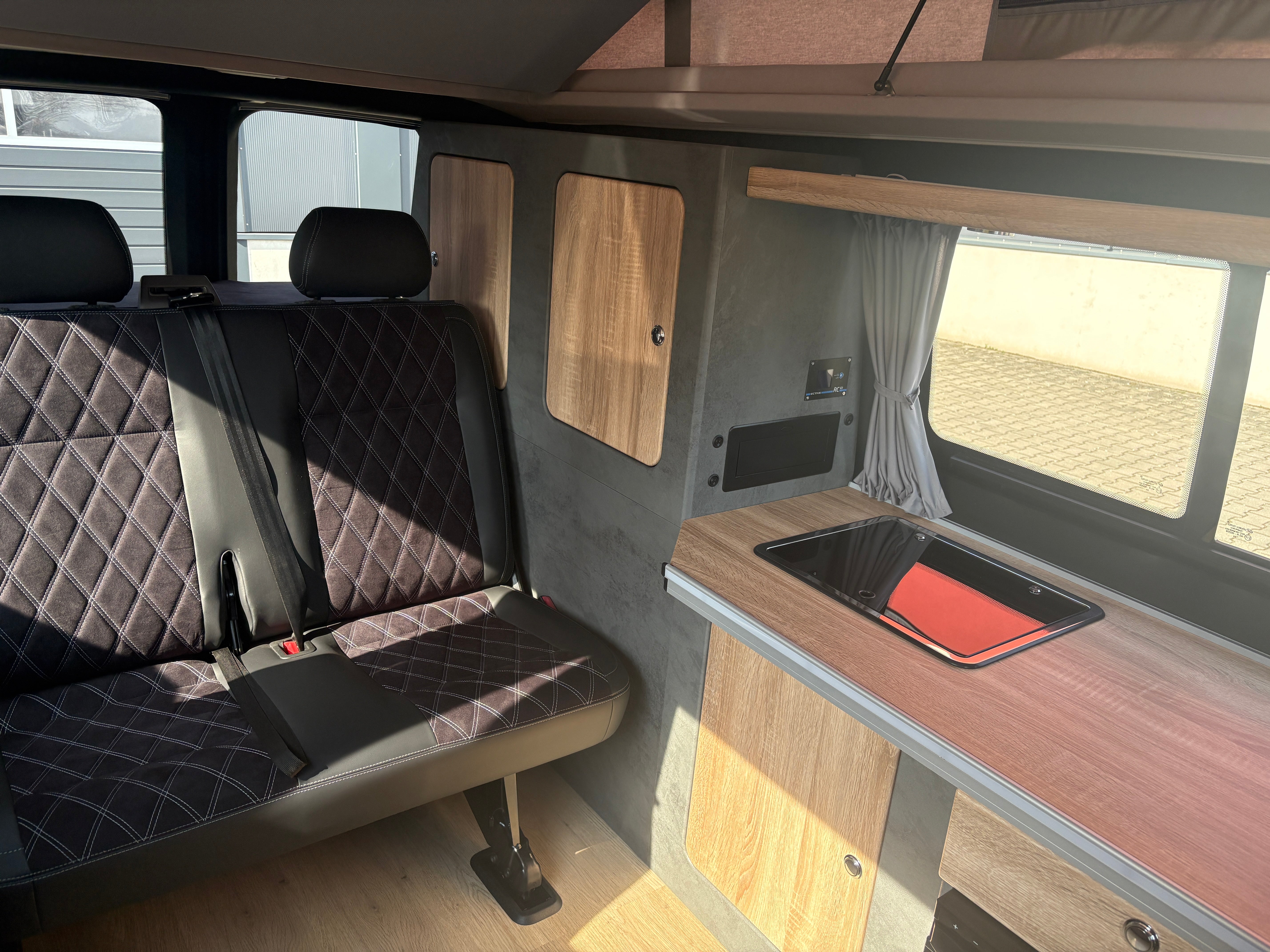 Volkswagen T6.1 Camper mit Schlafdach 2.0 TDI, 110 PS | VW Bulli Wohmobil Campervan | KM-Stand: 109.000 km, EZ: 11.2020, Weiß