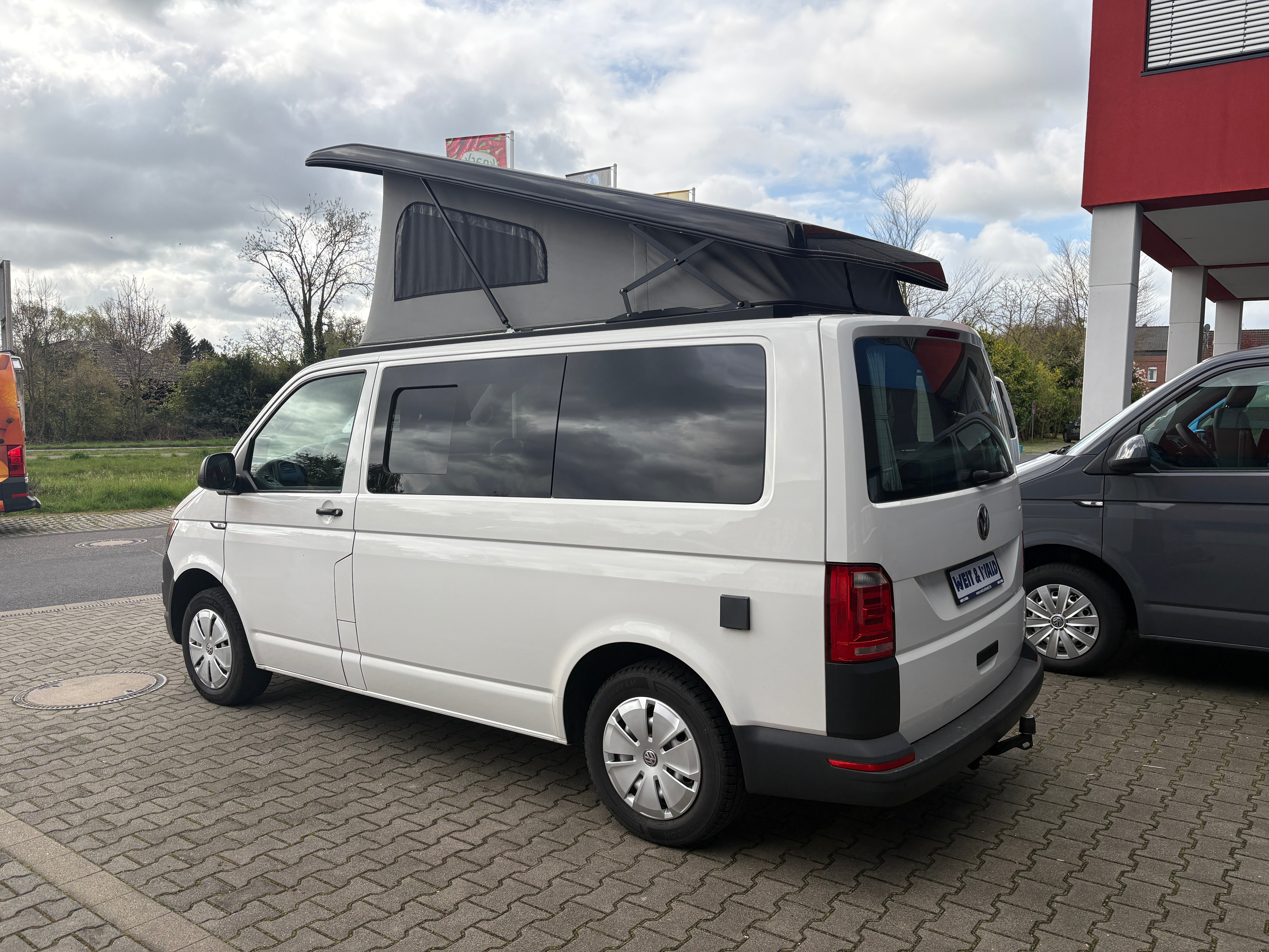 Volkswagen T6 Camper mit Schlafdach 2.0 TDI, 150 PS, Weiß, Schalter - 6 Gang | VW Bulli Wohmobil Campervan | KM-Stand: 124.000 km, EZ: 11.2019, Foto 5 | Weit & Wald Mönchengladbach