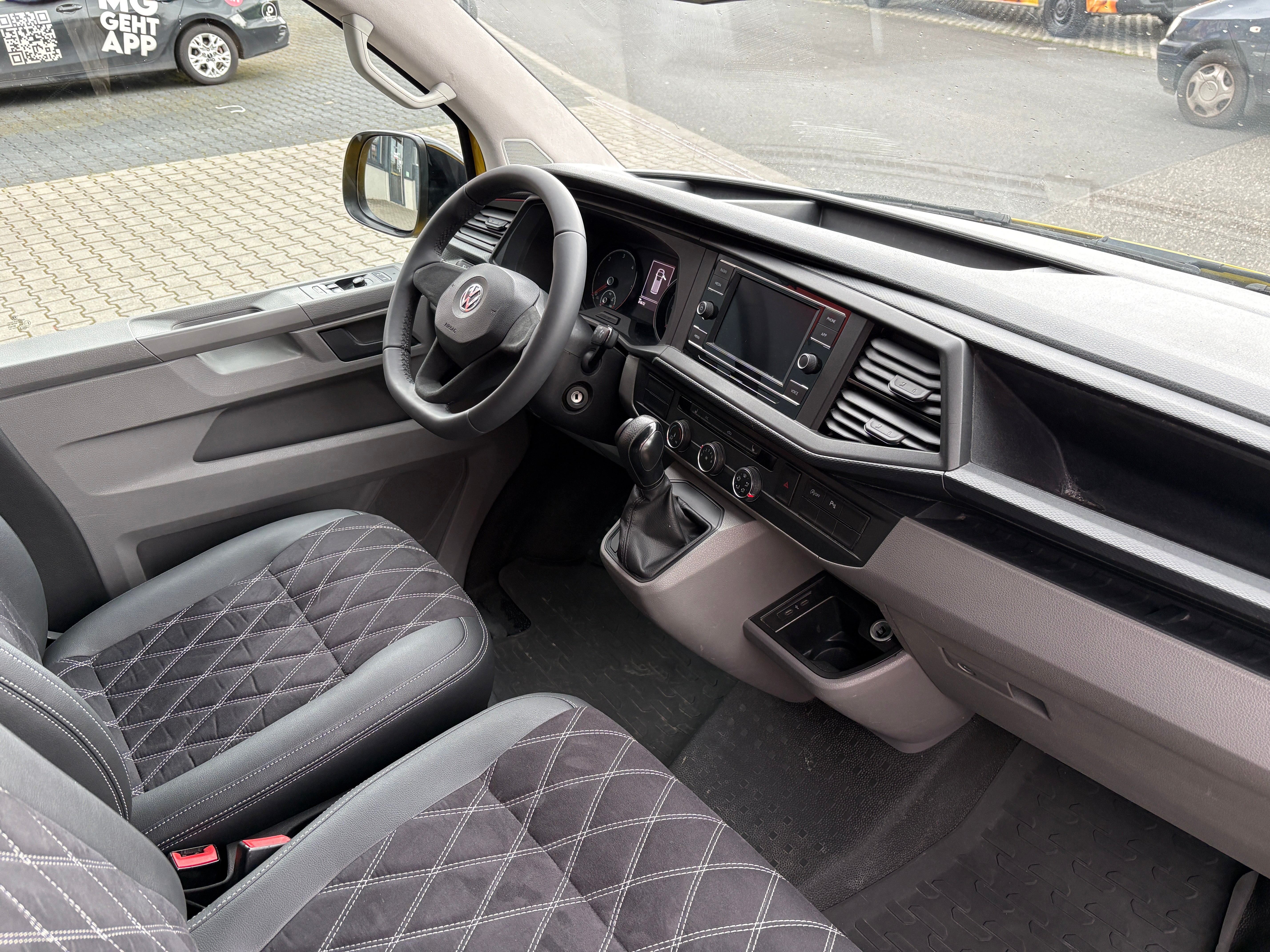 Volkswagen T6.1 Camper mit Schlafdach 2.0 TDI, 150 PS, Gelb, DSG | VW Bulli Wohmobil Campervan | KM-Stand: 81.000 km, EZ: 02.2020, Foto 4 | Weit & Wald Mönchengladbach