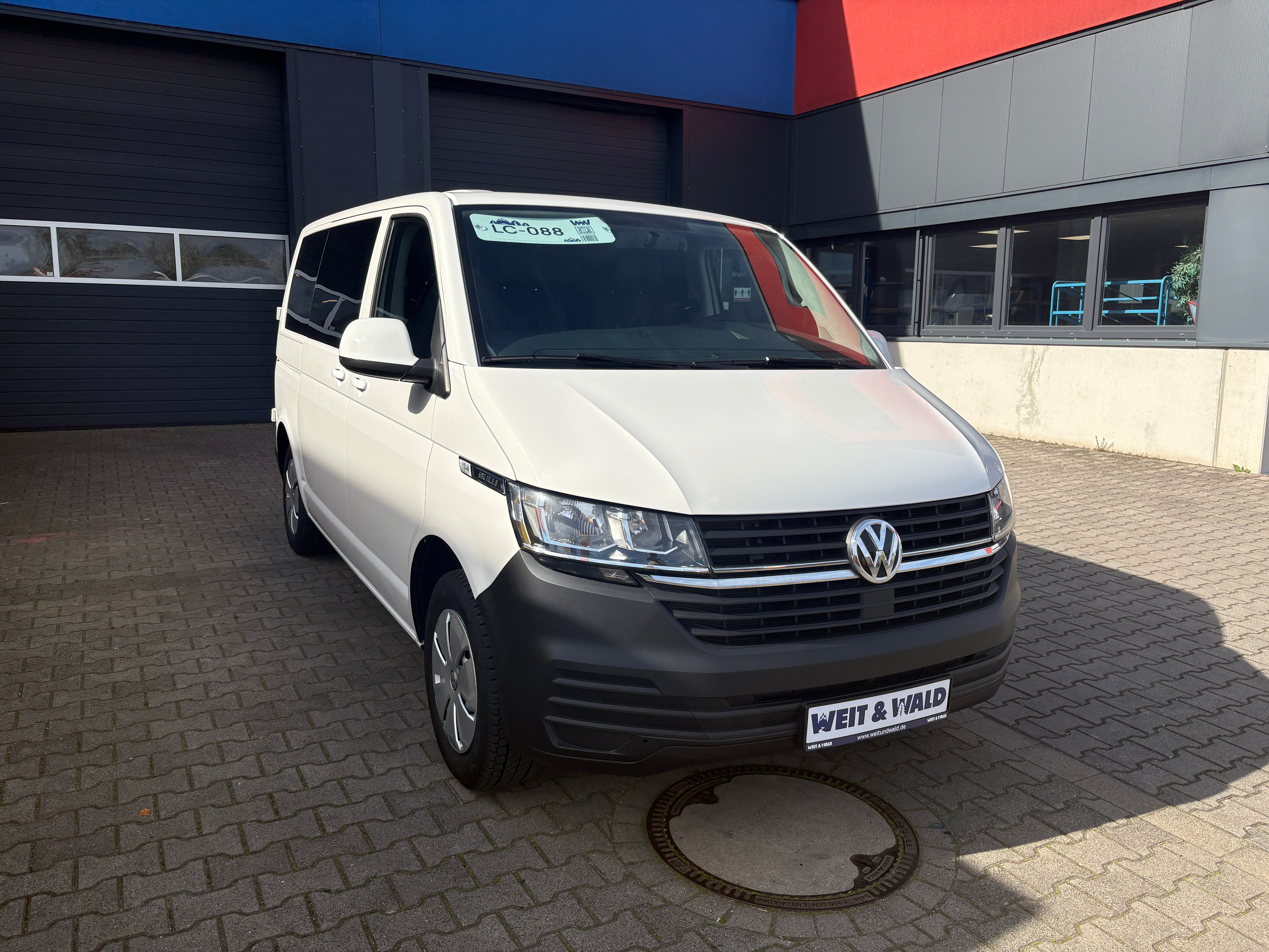 Volkswagen T6.1 Camper 2.0 TDI, 110 PS, Weiß | VW Bulli Wohmobil Campervan | KM-Stand: 143.000 km, EZ: 10.2020, Foto 3 | Weit & Wald Mönchengladbach