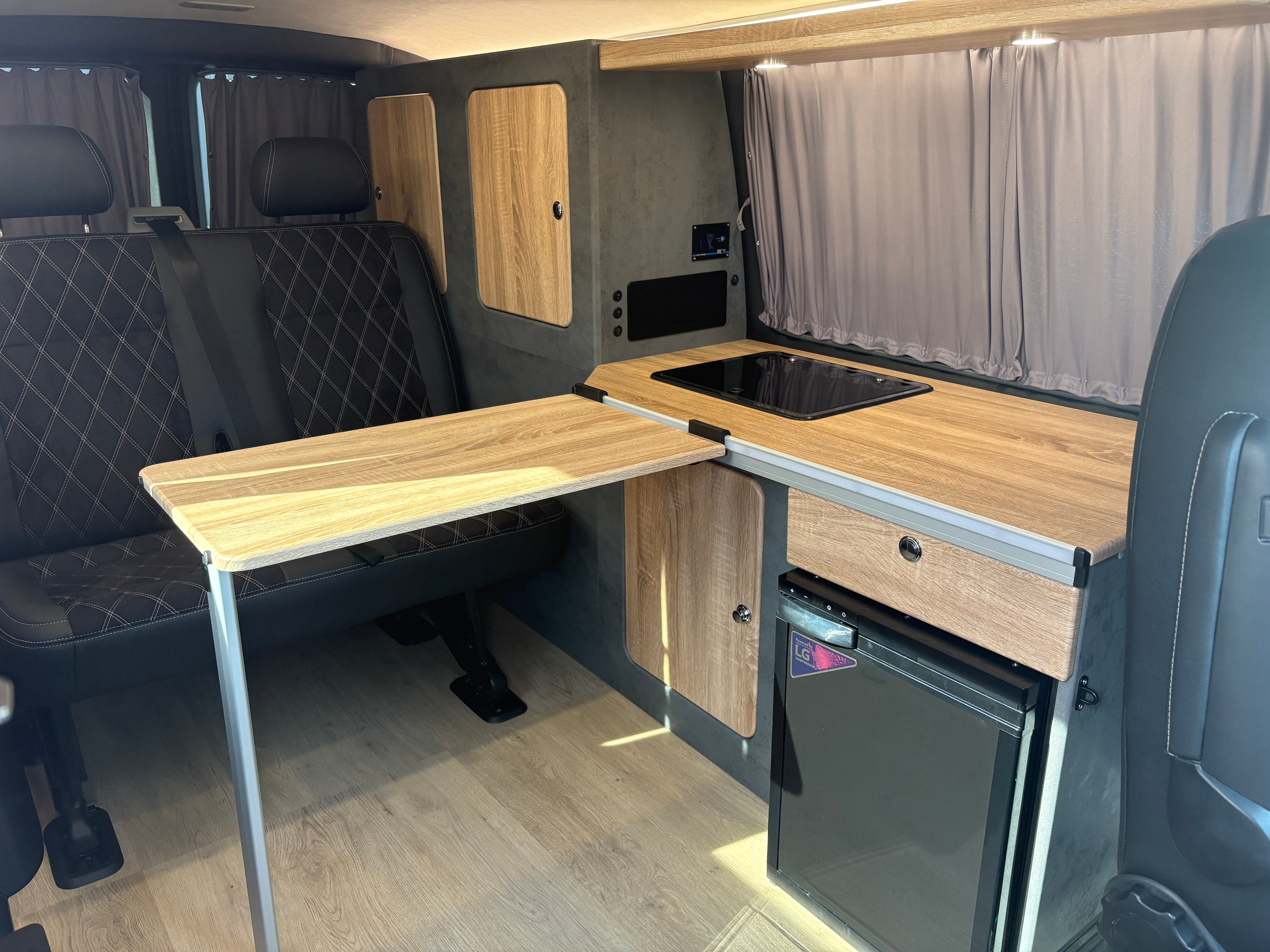 Volkswagen T6.1 Camper 2.0 TDI, 110 PS, Weiß | VW Bulli Wohmobil Campervan | KM-Stand: 143.000 km, EZ: 10.2020, Foto 2 | Weit & Wald Mönchengladbach