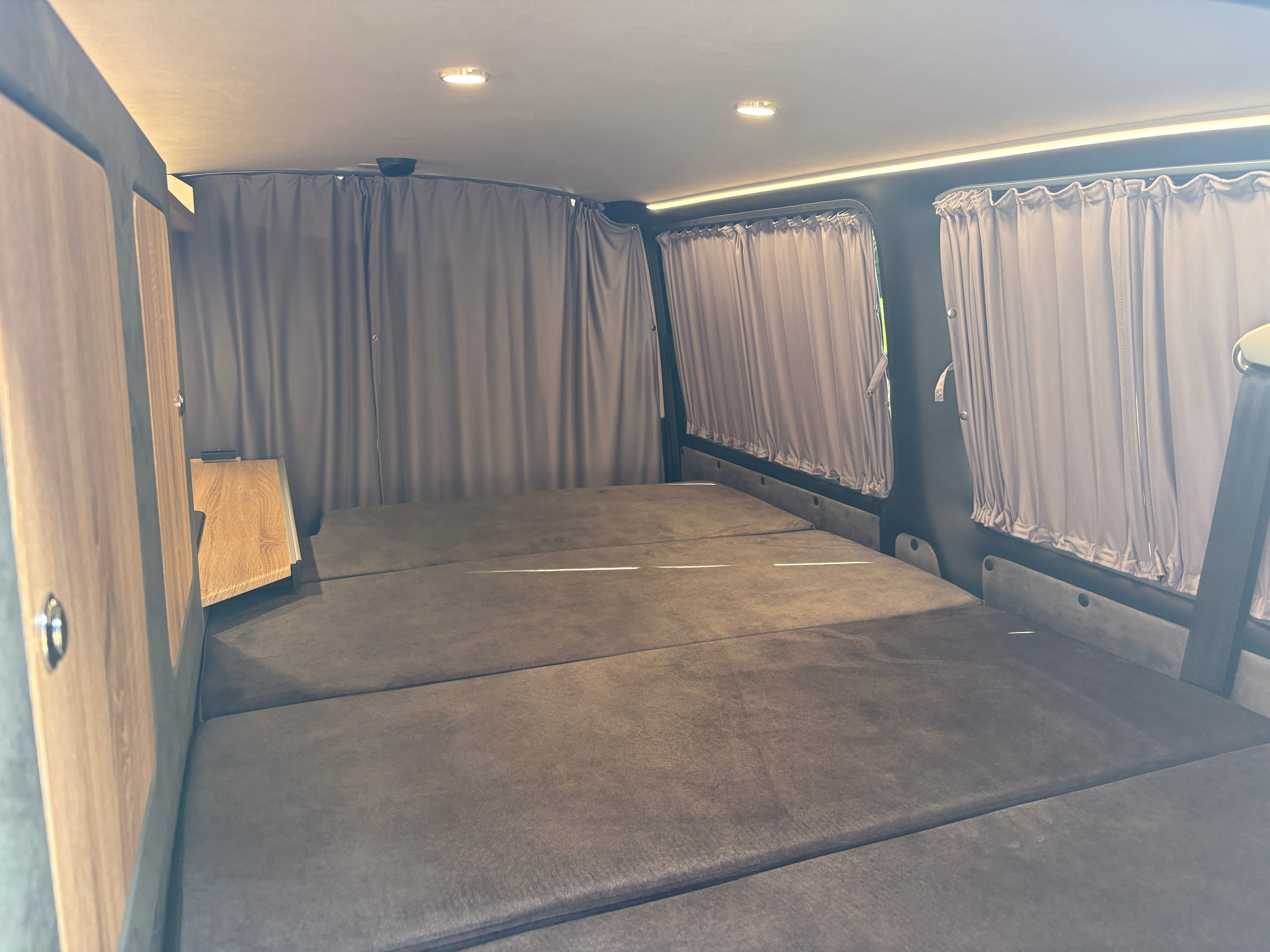 Volkswagen T6.1 Camper 2.0 TDI, 110 PS, Weiß | VW Bulli Wohmobil Campervan | KM-Stand: 143.000 km, EZ: 10.2020, Foto 9 | Weit & Wald Mönchengladbach
