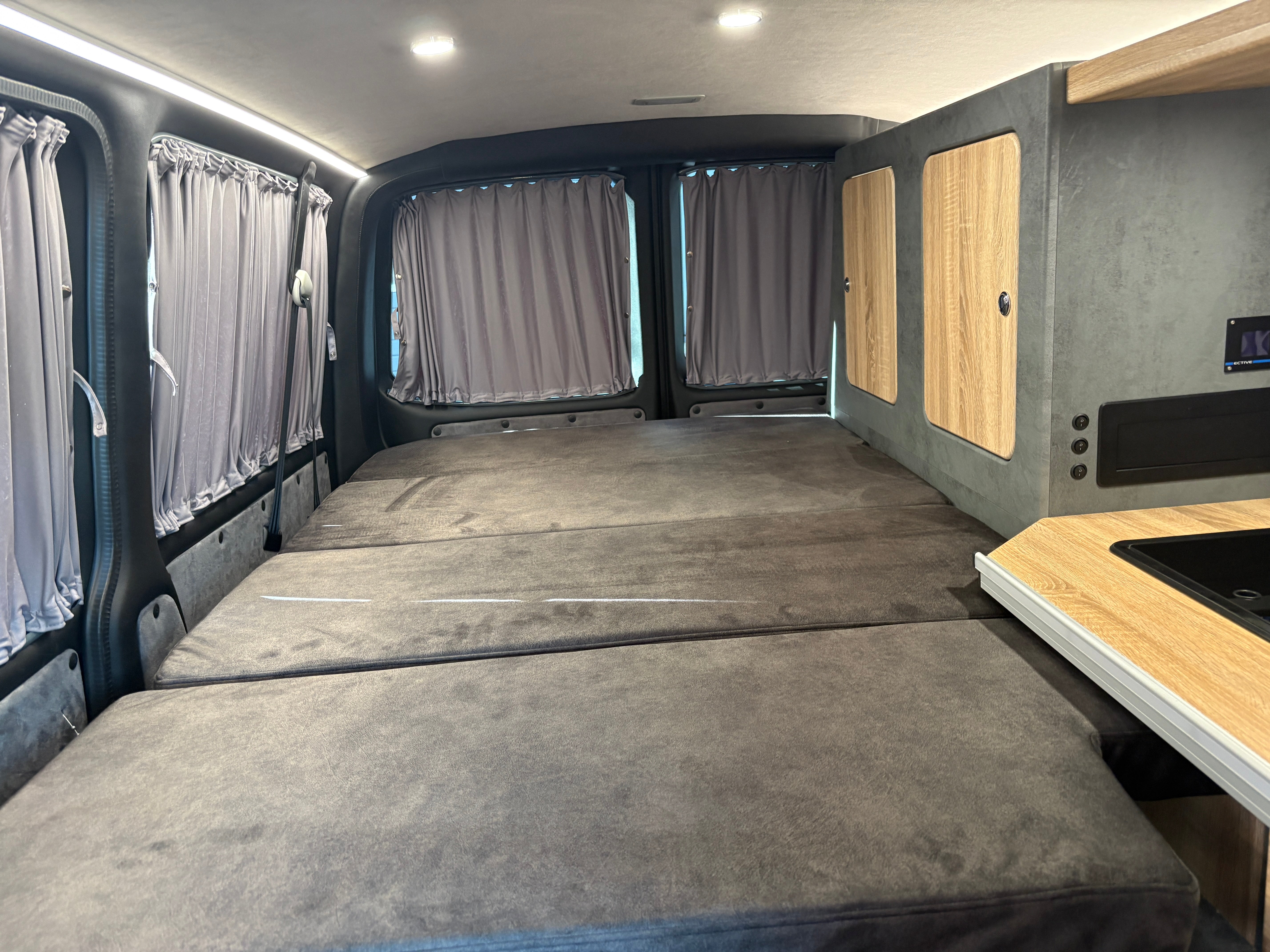 Volkswagen T6.1 Camper 2.0 TDI, 110 PS, Weiß | VW Bulli Wohmobil Campervan | KM-Stand: 143.000 km, EZ: 10.2020, Foto 25 | Weit & Wald Mönchengladbach