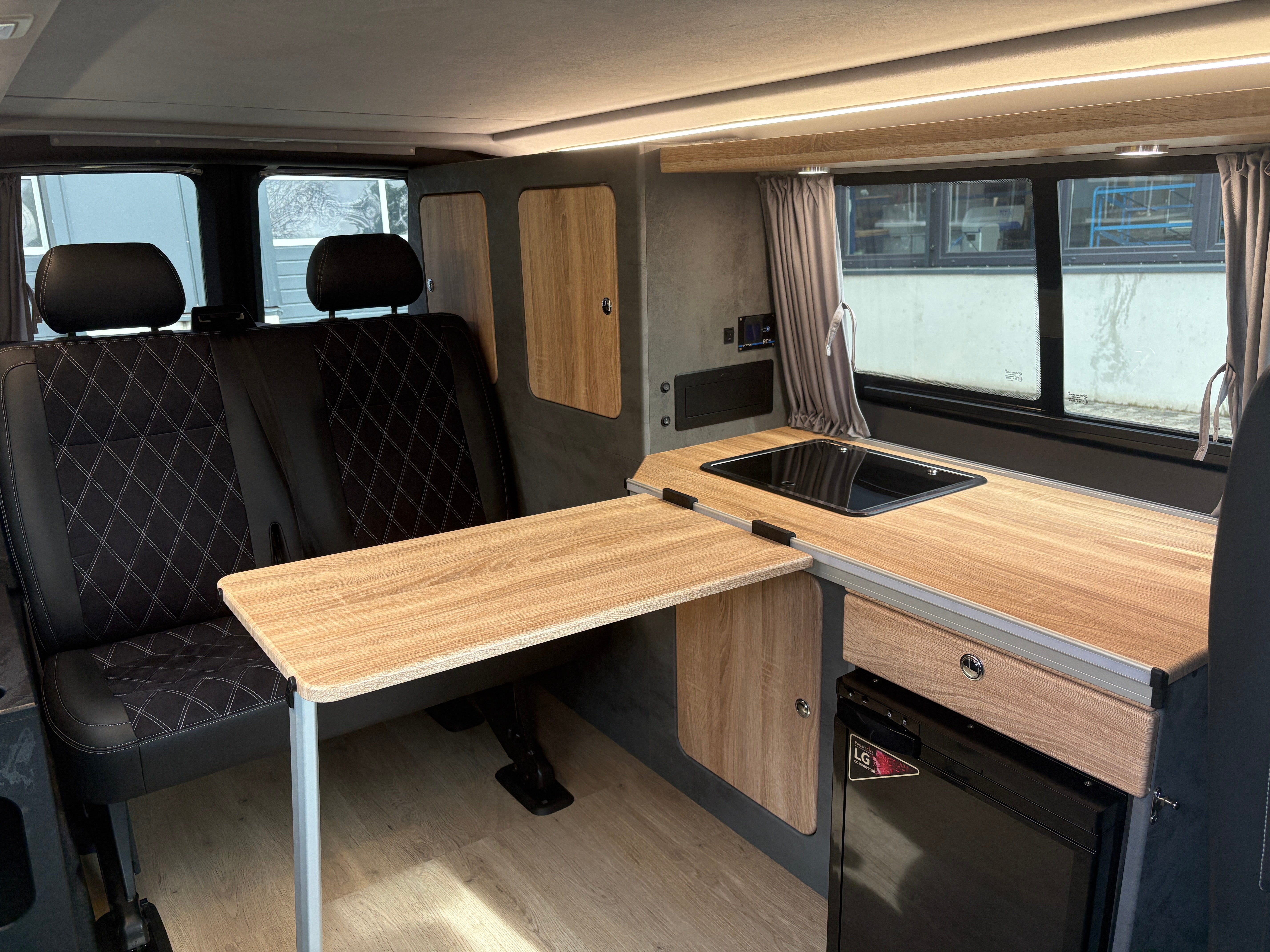 Volkswagen T6.1 Camper mit Schlafdach 2.0 TDI, 110 PS, Weiß | VW Bulli Wohmobil Campervan | KM-Stand: 80.000 km, EZ: 05.2021, Foto 2 | Weit & Wald Mönchengladbach