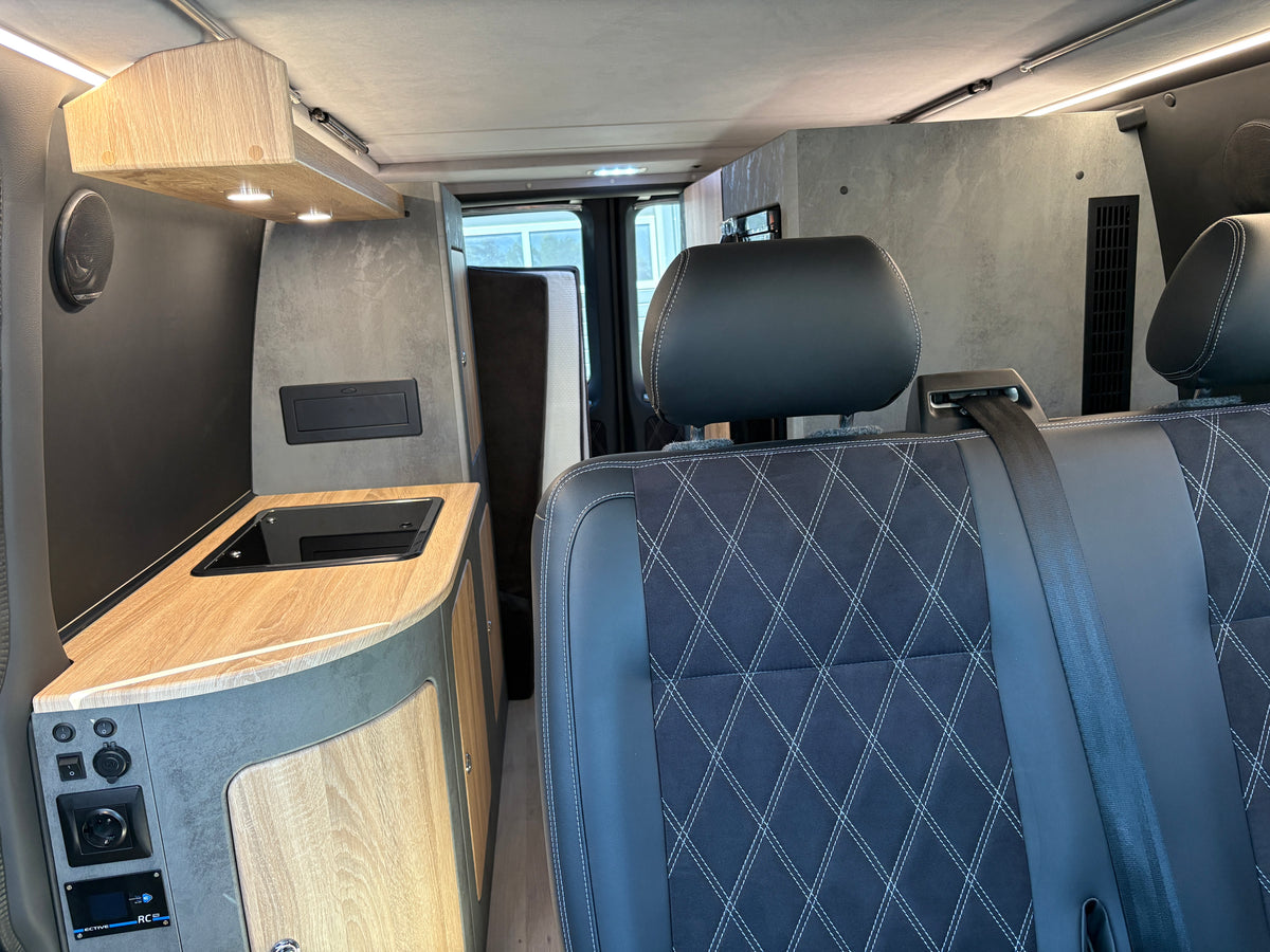 Volkswagen T6.1 Camper mit Aufstelldach & integriertem WC mit Kassettentoilette, 2.0 TDI, 150 PS / 110KW, Schalter - 6 Gang | VW Bulli Wohnmobil Campervan Kastenwagen