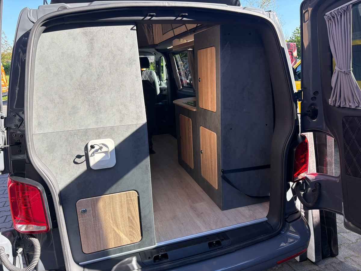Volkswagen T6.1 Camper mit Aufstelldach & integriertem WC mit Kassettentoilette, 2.0 TDI, 150 PS / 110KW, Schalter - 6 Gang | VW Bulli Wohnmobil Campervan Kastenwagen