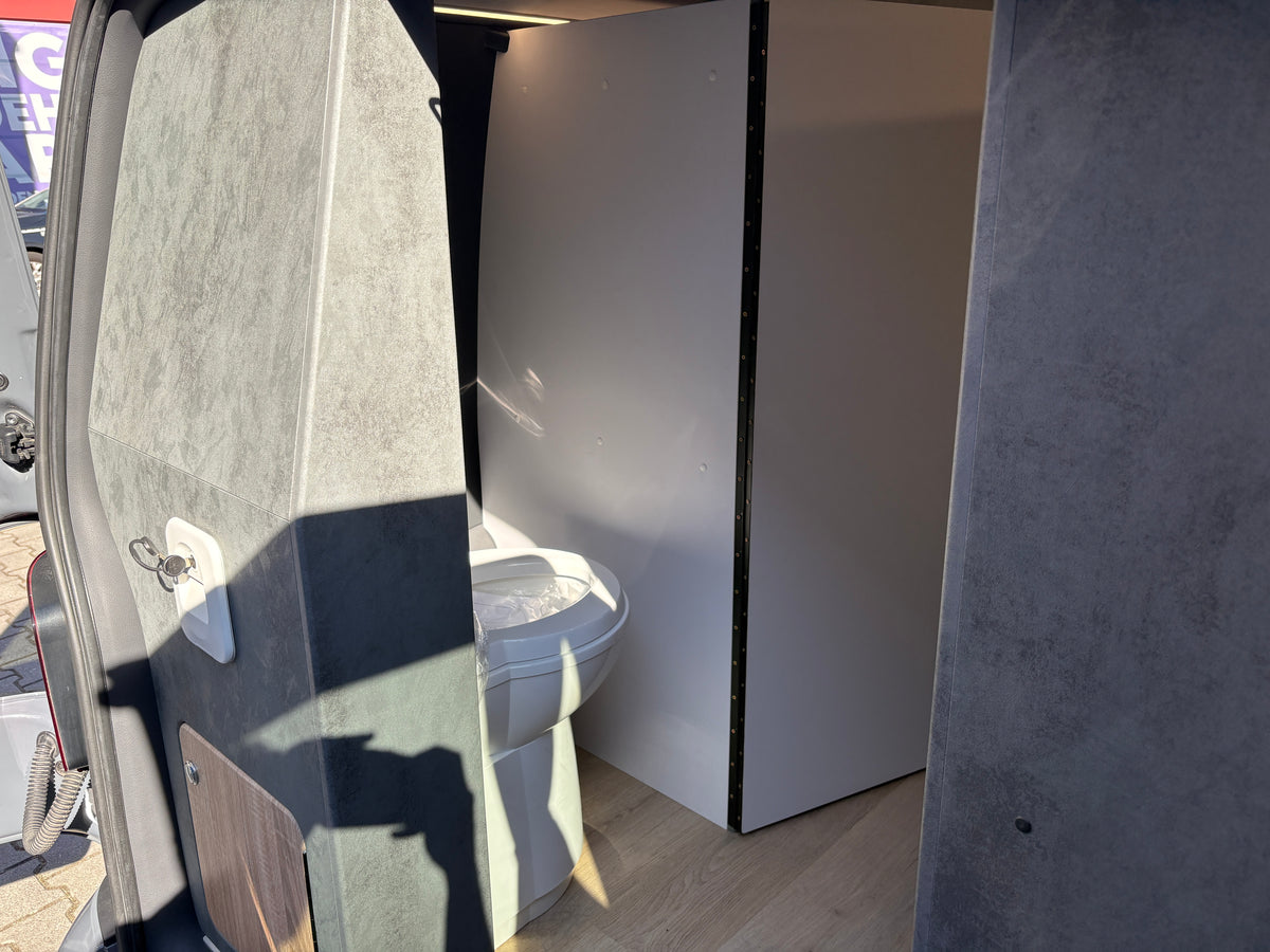 Volkswagen T6.1 Camper mit Aufstelldach & integriertem WC mit Kassettentoilette, 2.0 TDI, 150 PS / 110KW, Schalter - 6 Gang | VW Bulli Wohnmobil Campervan Kastenwagen