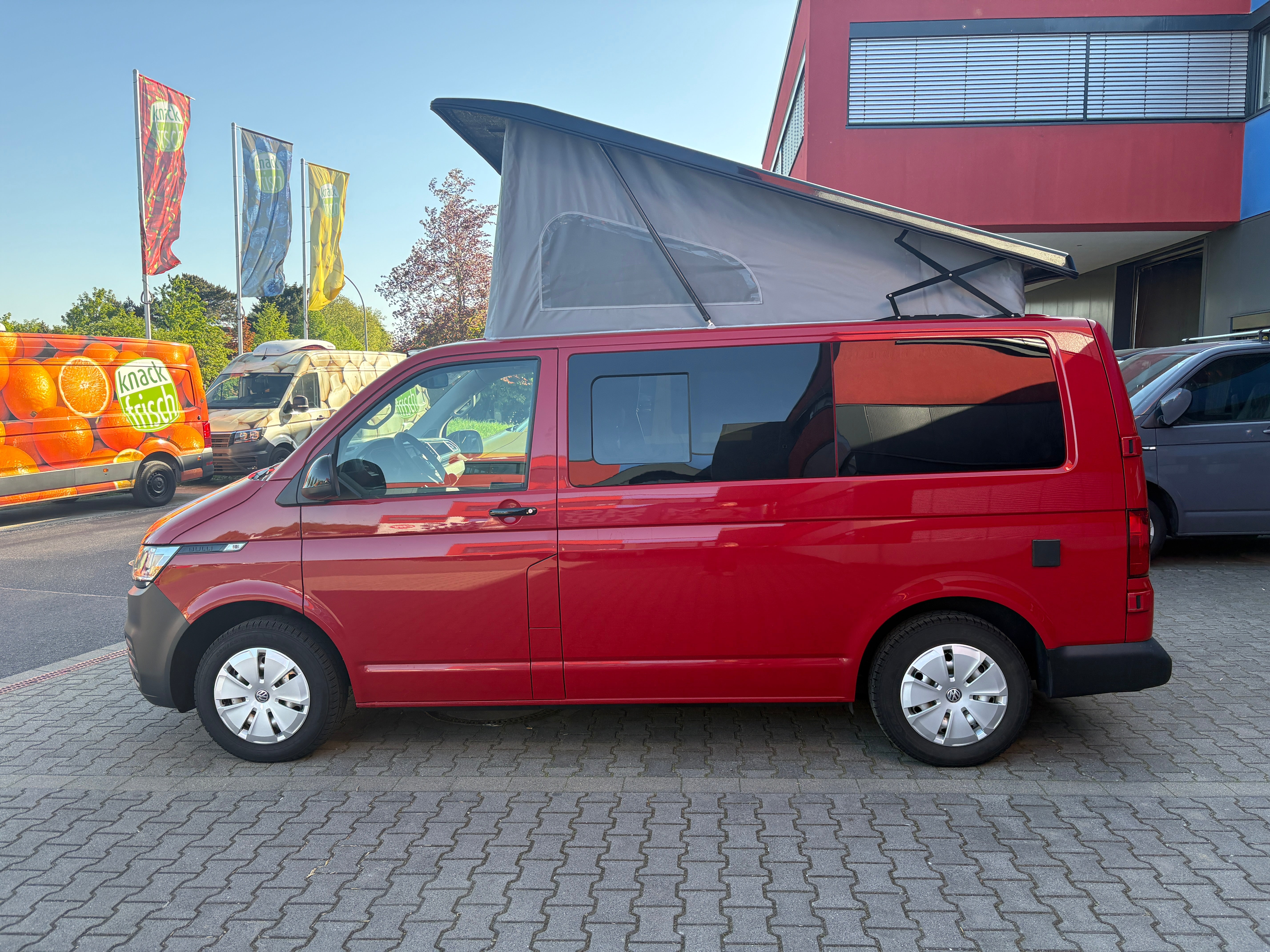 Volkswagen T6.1 Camper mit Schlafdach 2.0 TDI, 110 PS, Rot | VW Bulli Wohmobil Campervan | KM-Stand: 94.000 km, EZ: 09.2020, Foto 7 | Weit & Wald Mönchengladbach