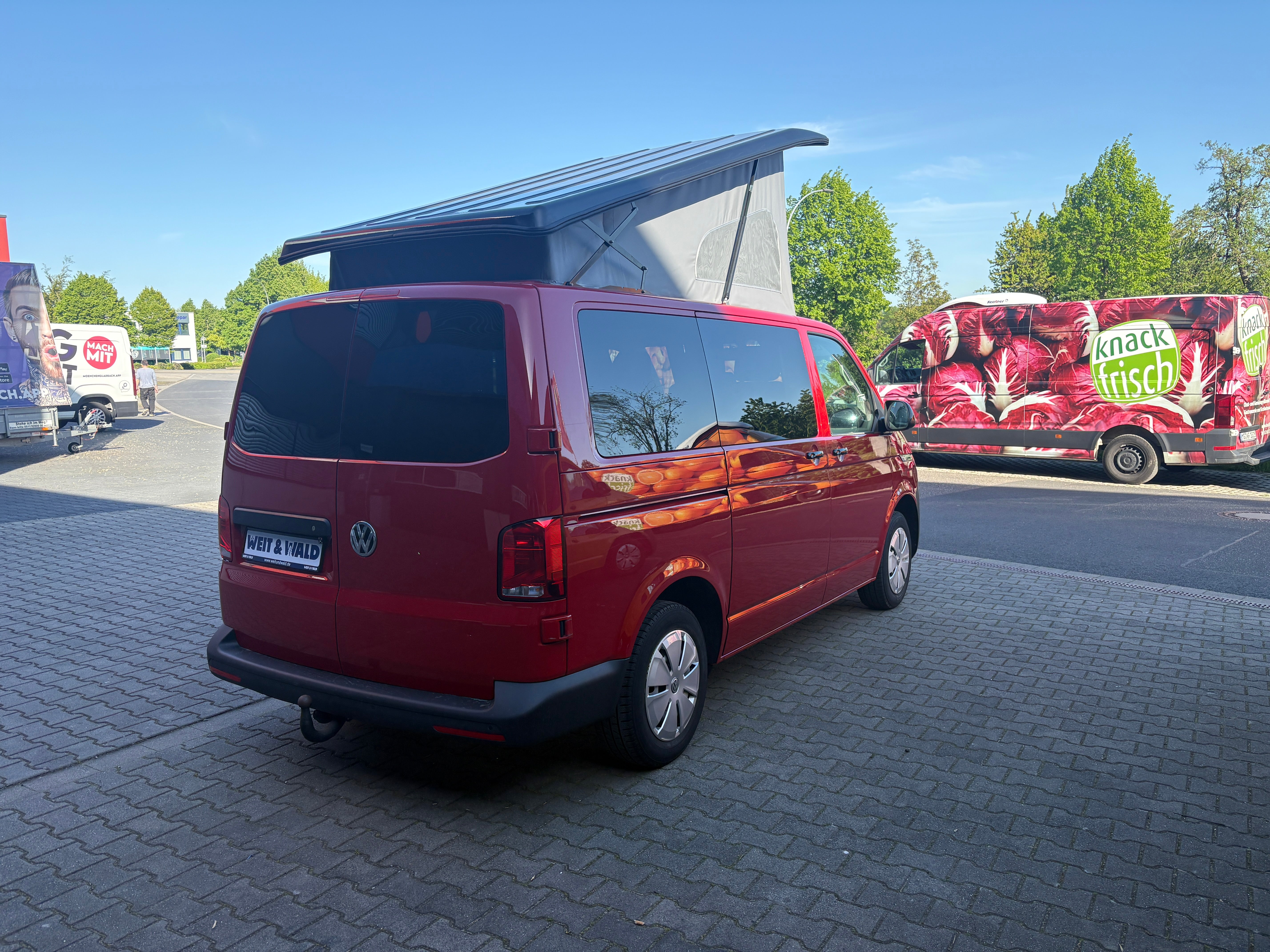 Volkswagen T6.1 Camper mit Schlafdach 2.0 TDI, 110 PS, Rot | VW Bulli Wohmobil Campervan | KM-Stand: 94.000 km, EZ: 09.2020, Foto 11 | Weit & Wald Mönchengladbach