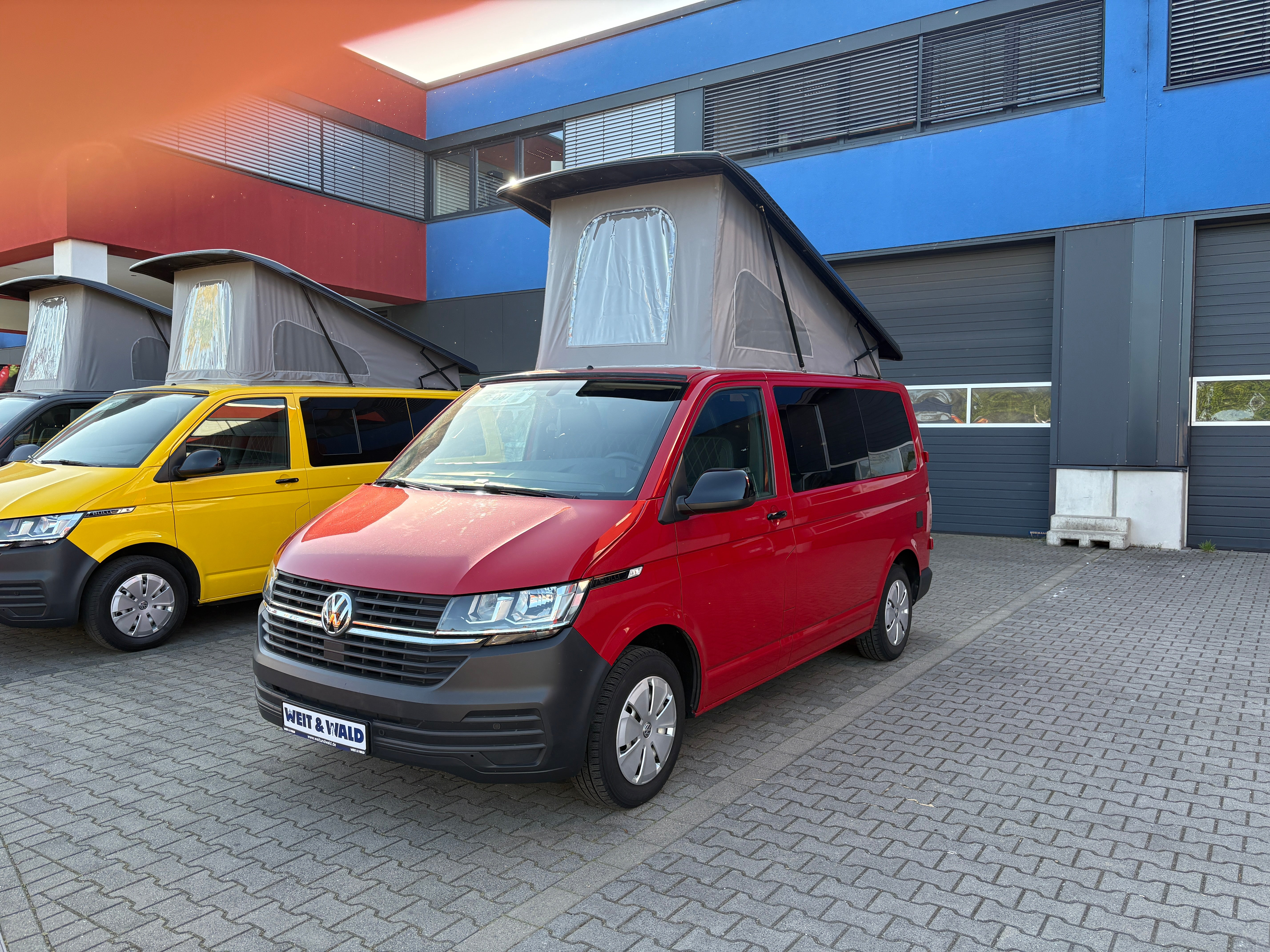 Volkswagen T6.1 Camper mit Schlafdach 2.0 TDI, 110 PS, Rot | VW Bulli Wohmobil Campervan | KM-Stand: 94.000 km, EZ: 09.2020, Foto 6 | Weit & Wald Mönchengladbach