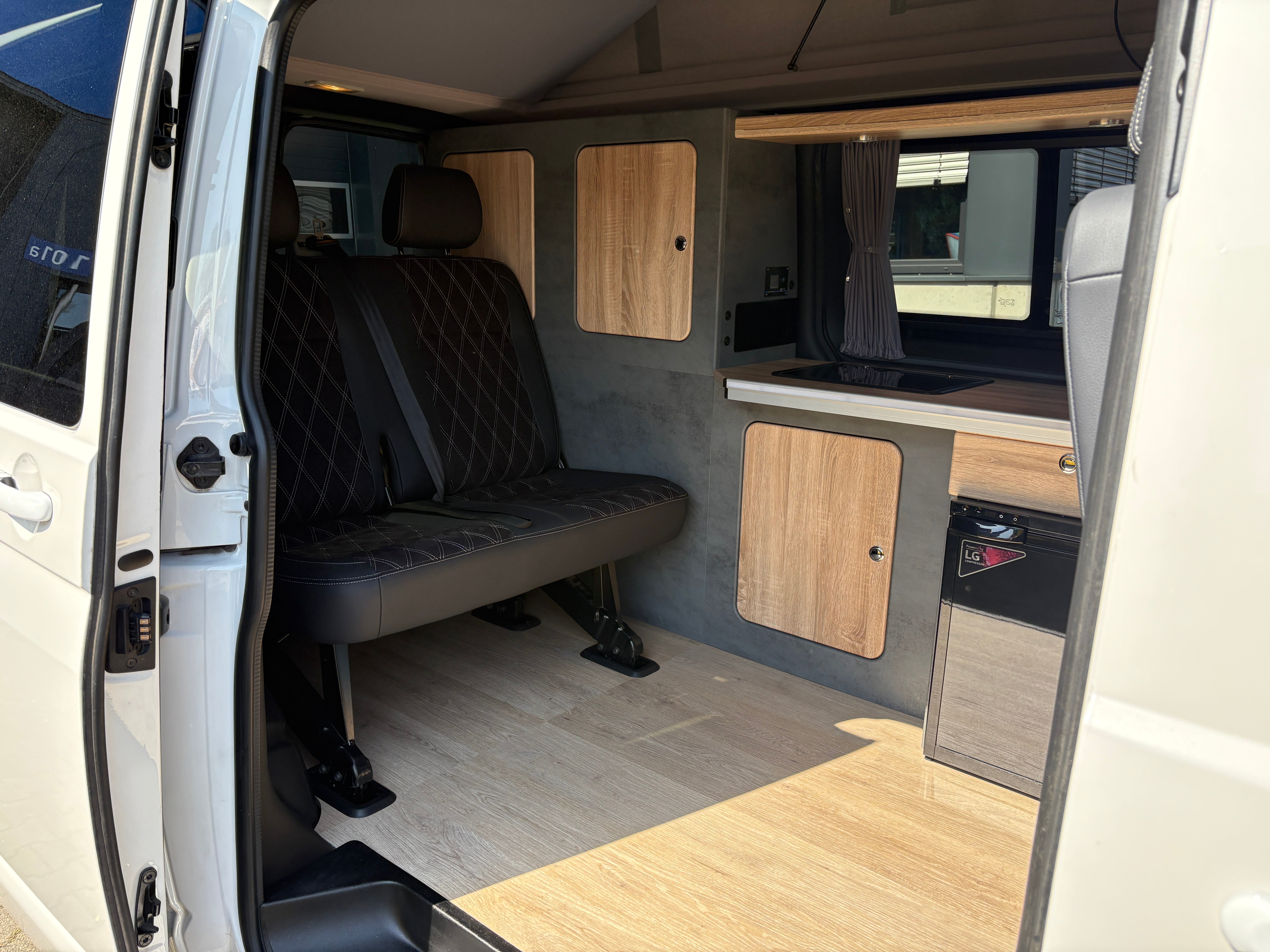 Volkswagen T6 Camper mit Aufstelldach, 2.0 TDI, 114 PS / 84KW | VW Bulli Wohnmobil Campervan Kastenwagen