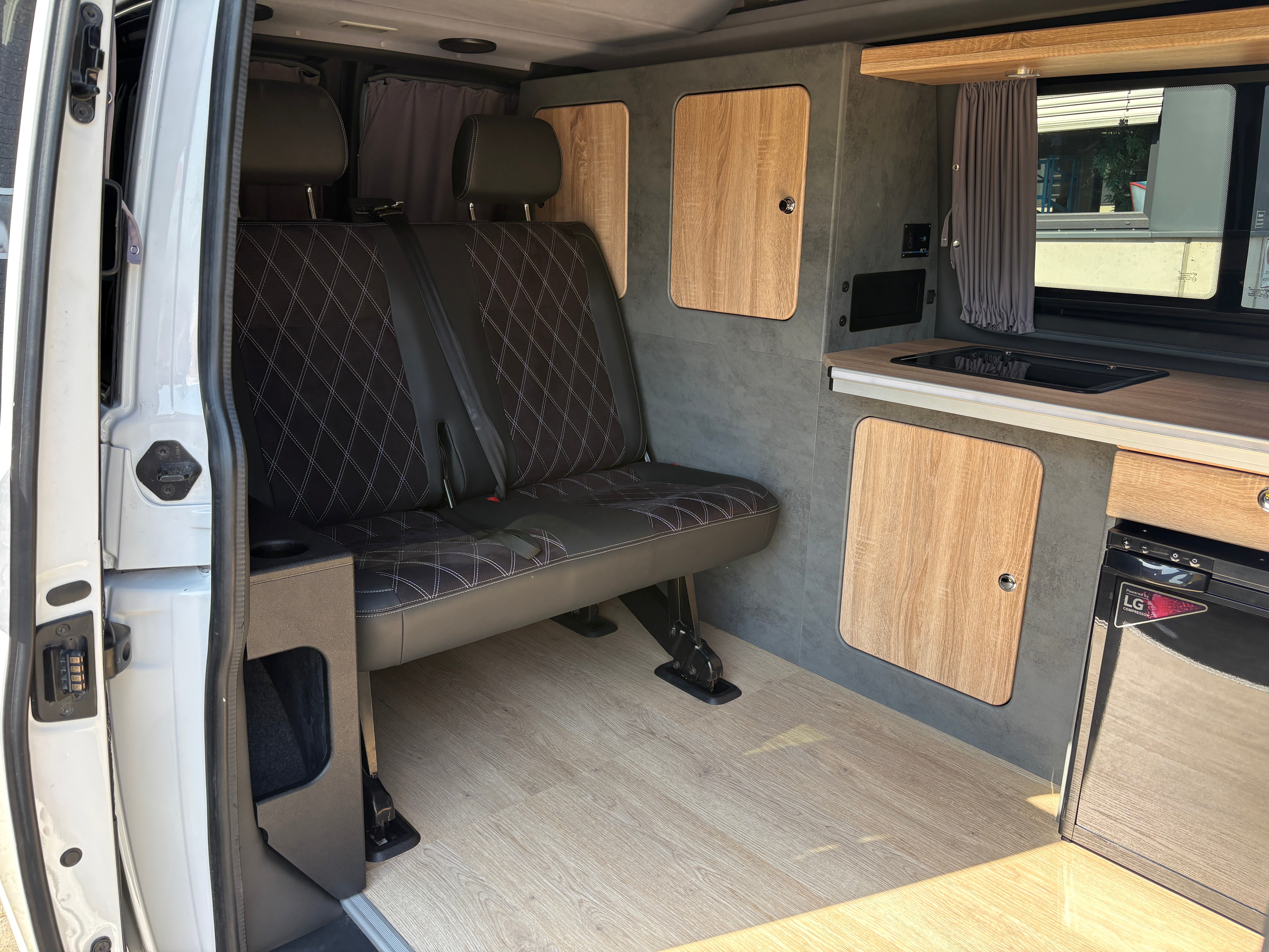 Volkswagen T6.1 Camper mit Aufstelldach, 2.0 TDI, 150 PS / 110KW, Schalter - 6 Gang | VW Bulli Wohnmobil Campervan Kastenwagen