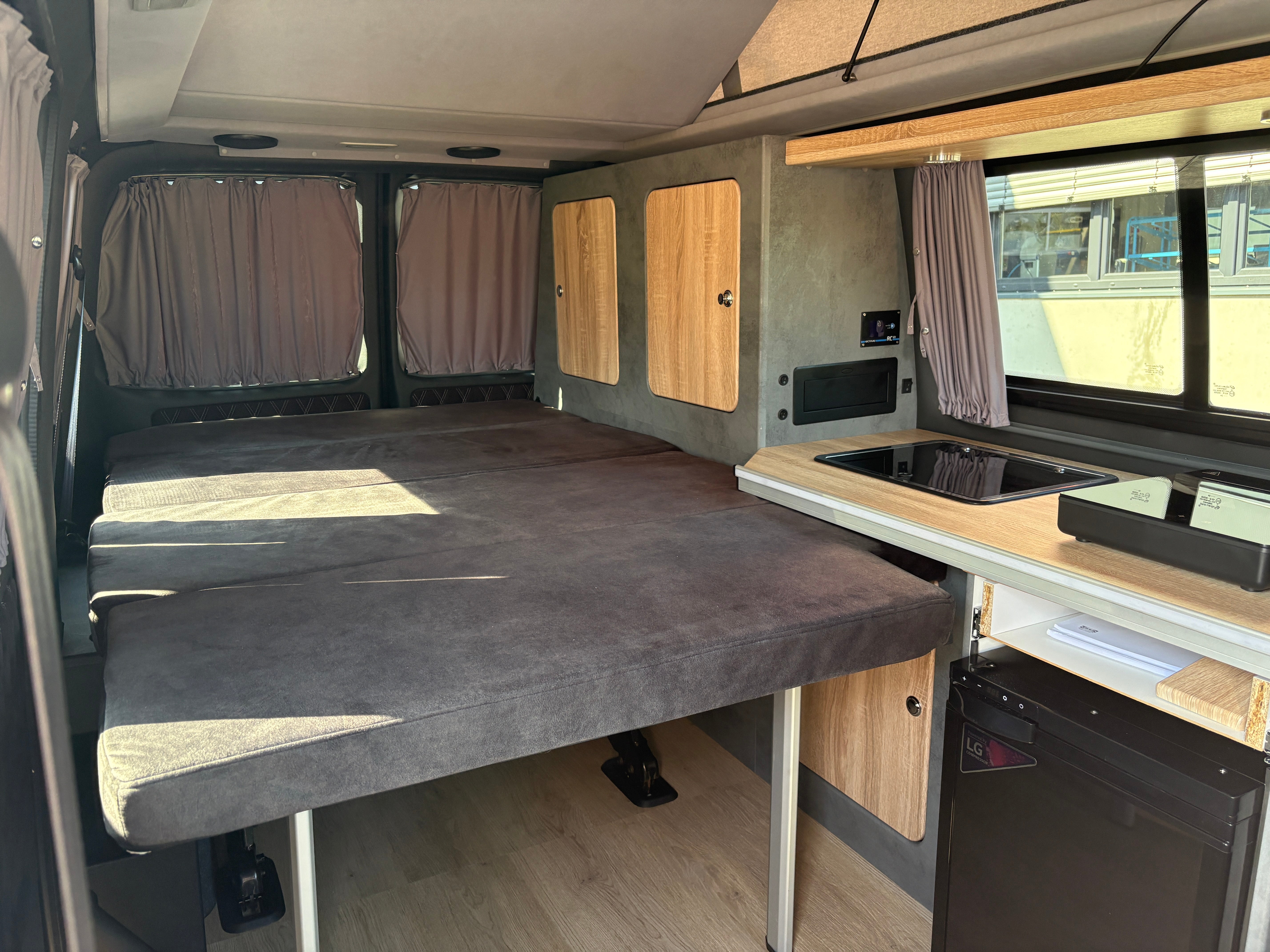 Volkswagen T6.1 Camper mit Aufstelldach, 2.0 TDI, 150 PS / 110KW, Schalter - 6 Gang | VW Bulli Wohnmobil Campervan Kastenwagen