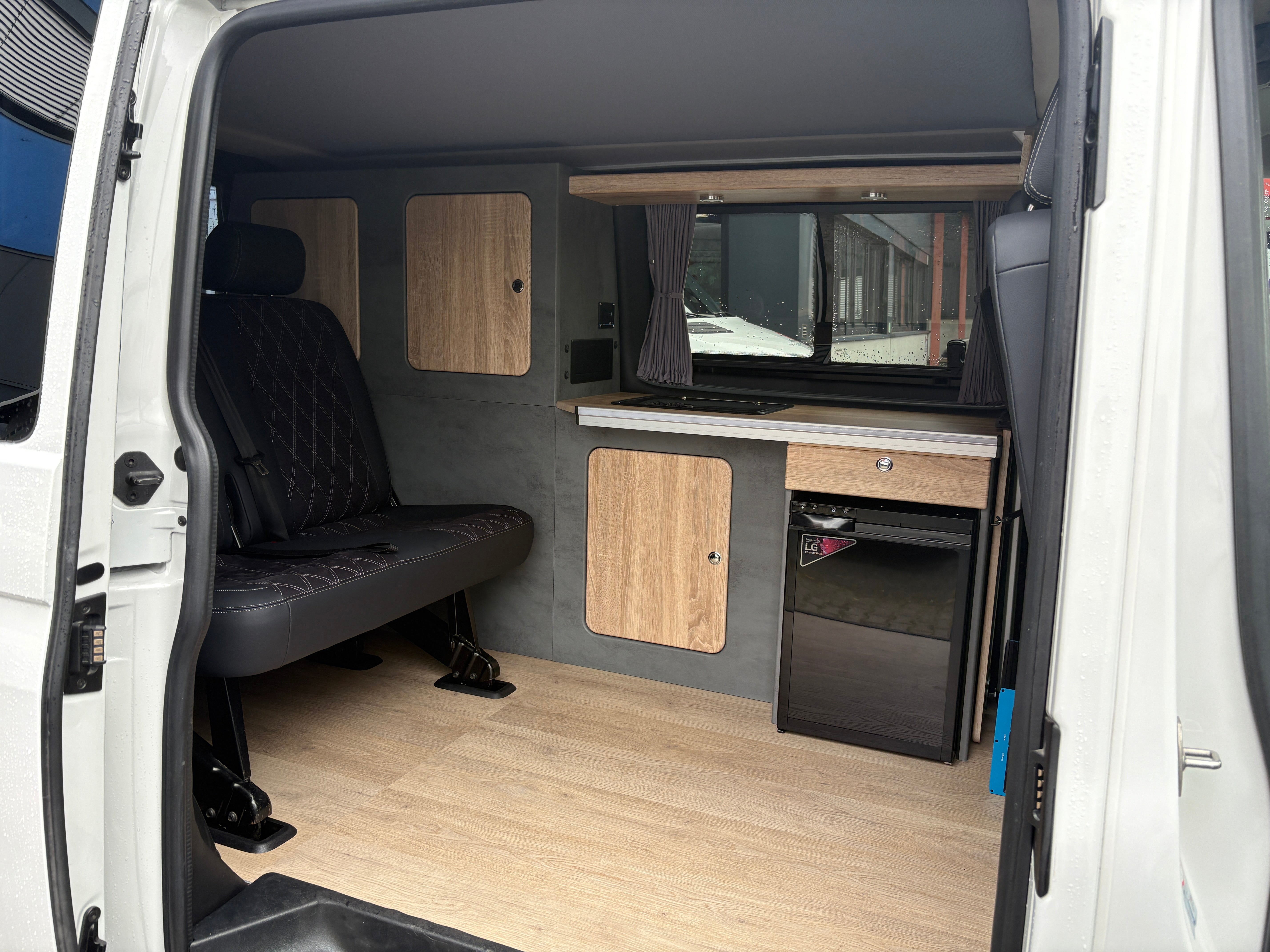 Volkswagen T6.1 Camper mit Aufstelldach, 2.0 TDI, 150 PS / 110KW, Schalter - 6 Gang | VW Bulli Wohnmobil Campervan Kastenwagen