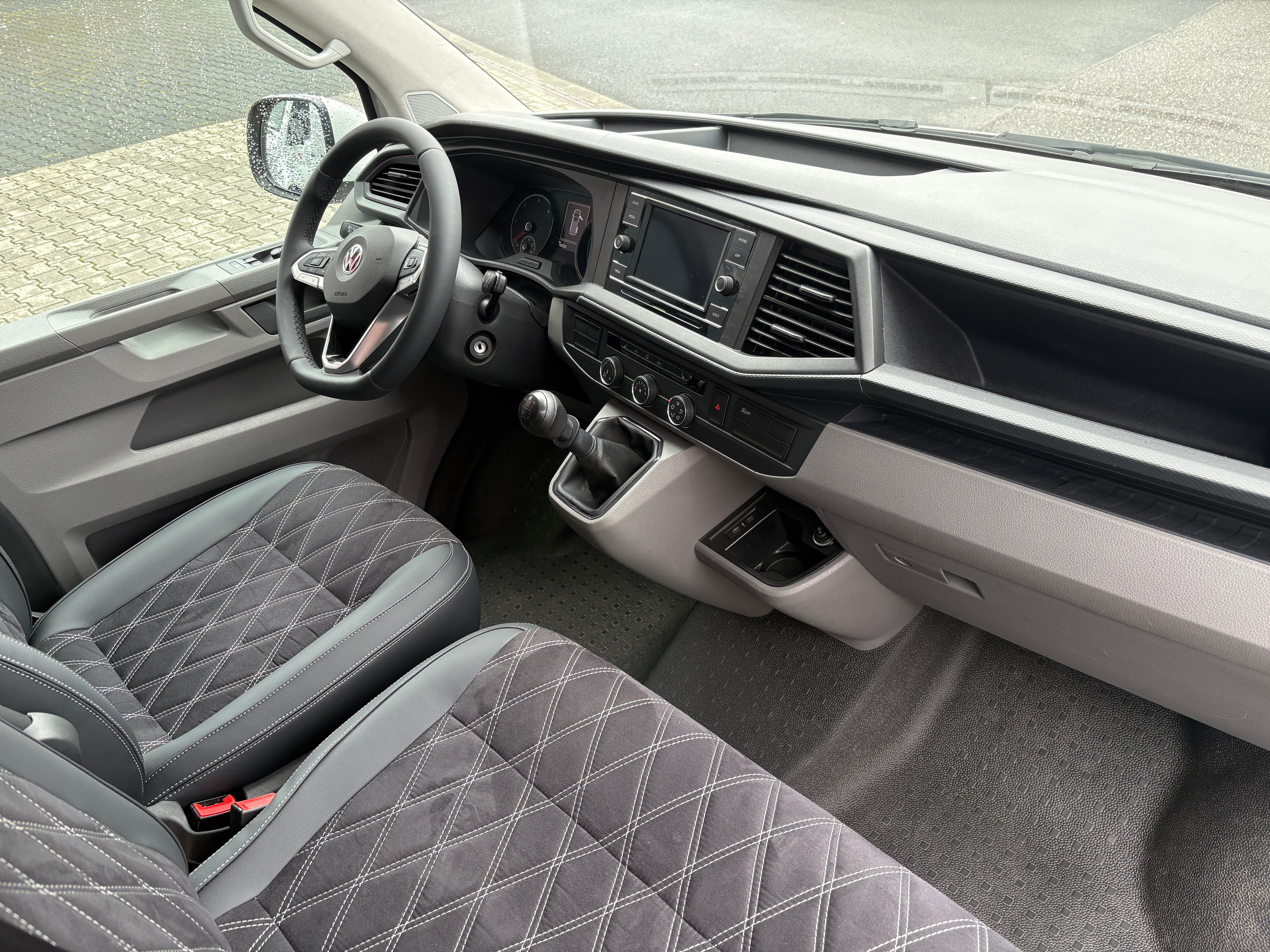 Volkswagen T6.1 Camper mit Aufstelldach, 2.0 TDI, 150 PS / 110KW, Schalter - 6 Gang | VW Bulli Wohnmobil Campervan Kastenwagen