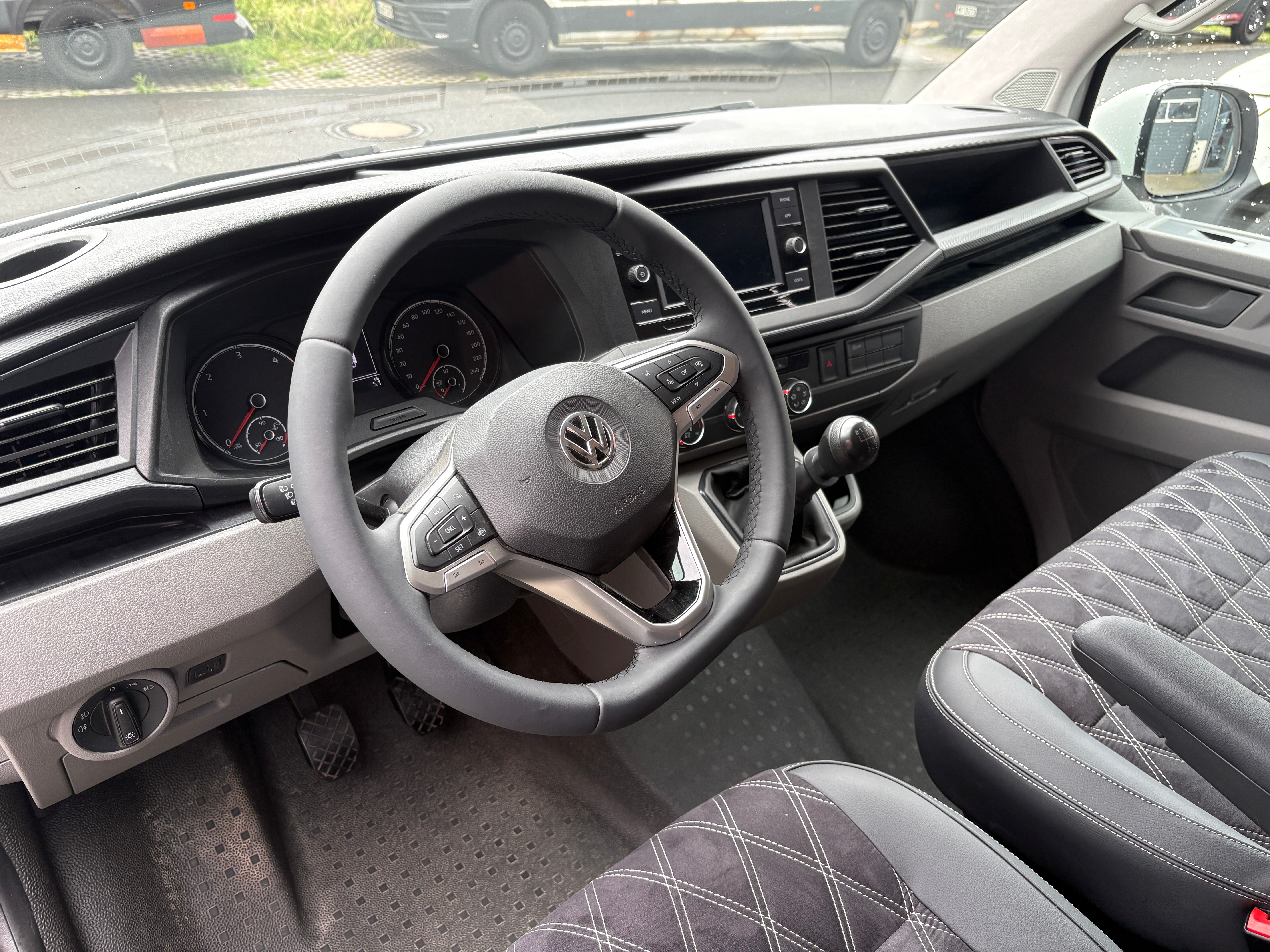 Volkswagen T6.1 Camper mit Aufstelldach, 2.0 TDI, 150 PS / 110KW, Schalter - 6 Gang | VW Bulli Wohnmobil Campervan Kastenwagen
