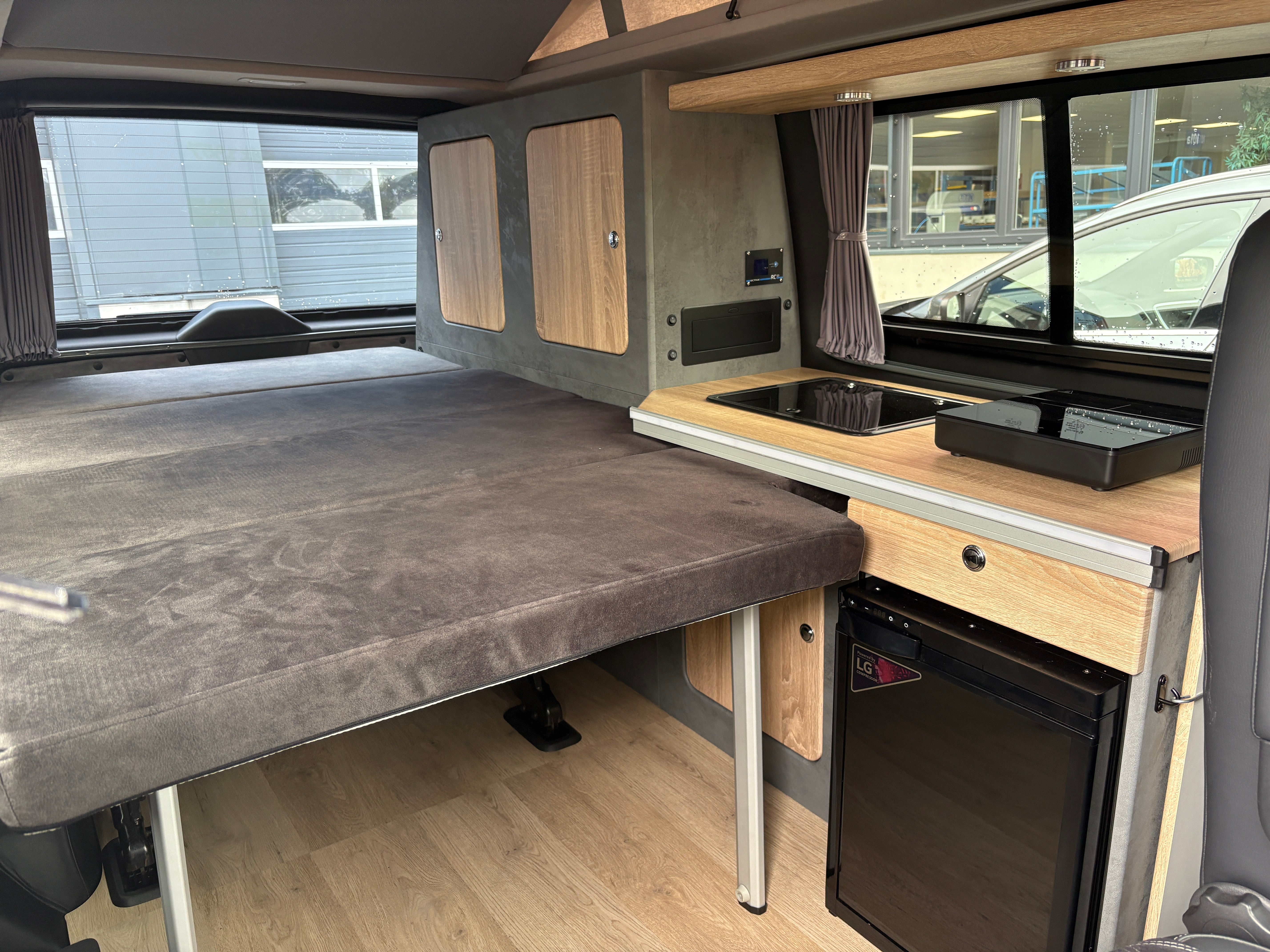 Volkswagen T6.1 Camper mit Aufstelldach, 2.0 TDI, 150 PS / 110KW, Schalter - 6 Gang | VW Bulli Wohnmobil Campervan Kastenwagen