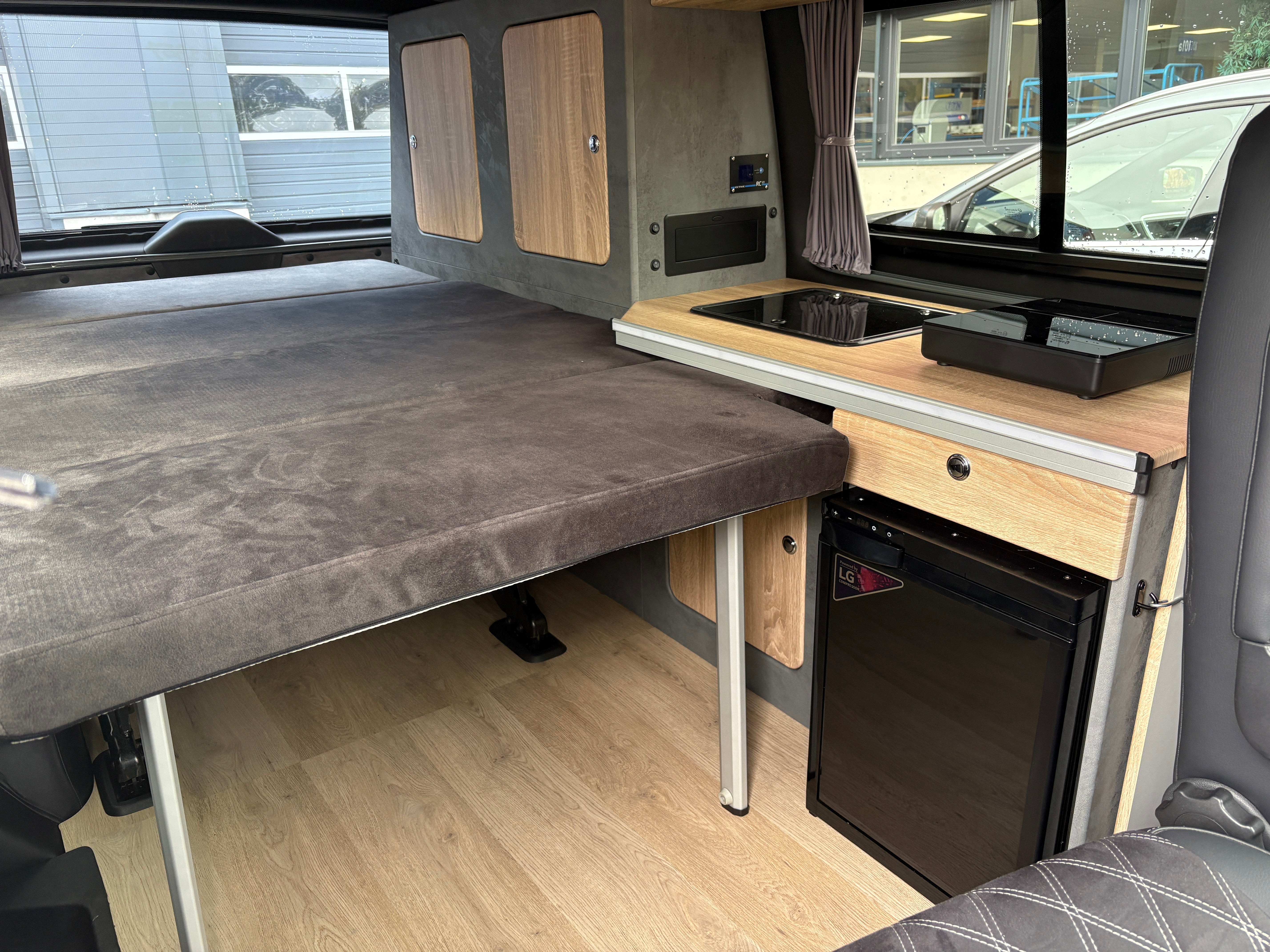 Volkswagen T6.1 Camper mit Aufstelldach, 2.0 TDI, 150 PS / 110KW, Schalter - 6 Gang | VW Bulli Wohnmobil Campervan Kastenwagen